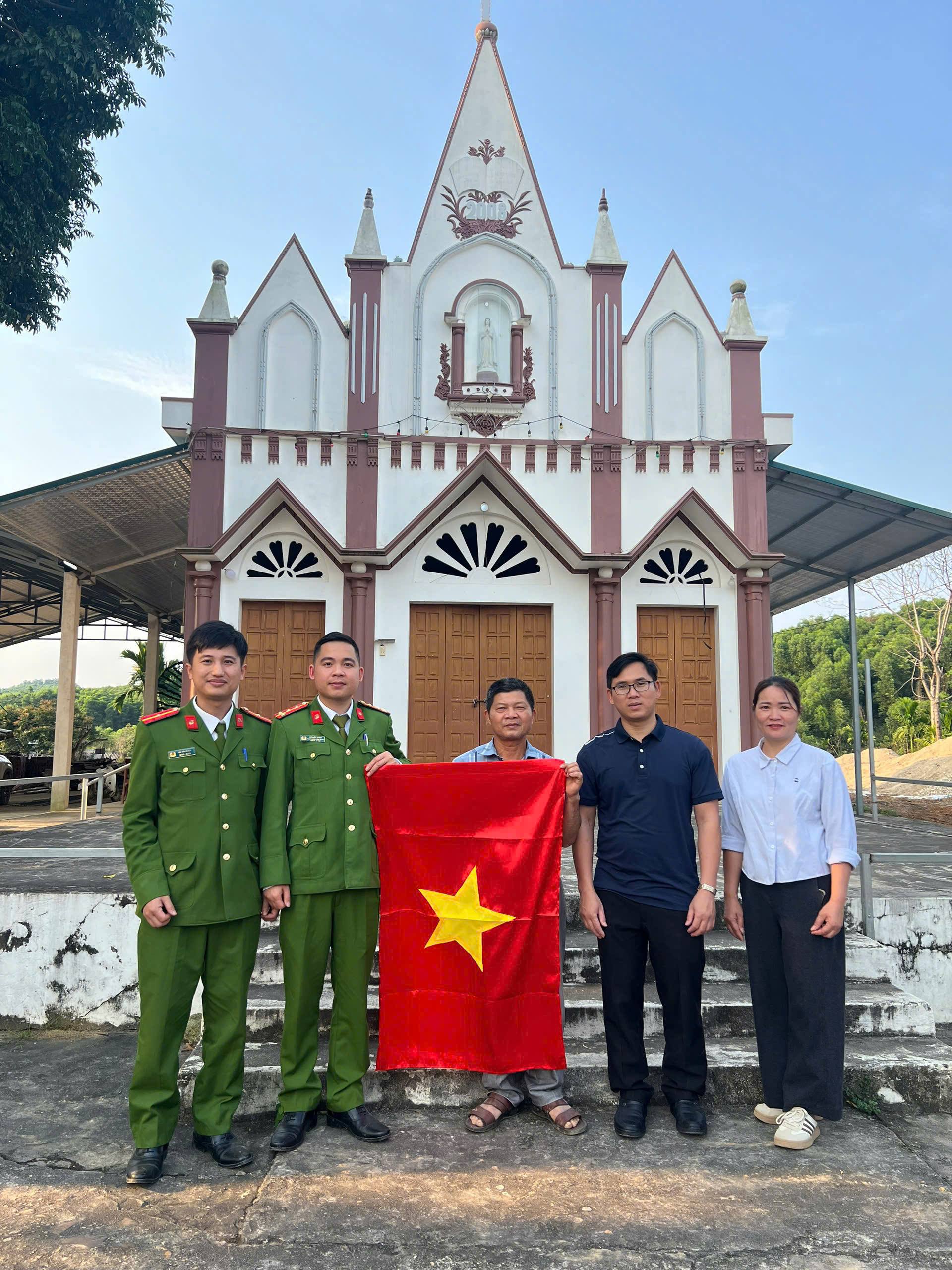 LAN TỎA TINH THẦN YÊU NƯỚC HƯỚNG VỀ NGÀY BẦU CỬ