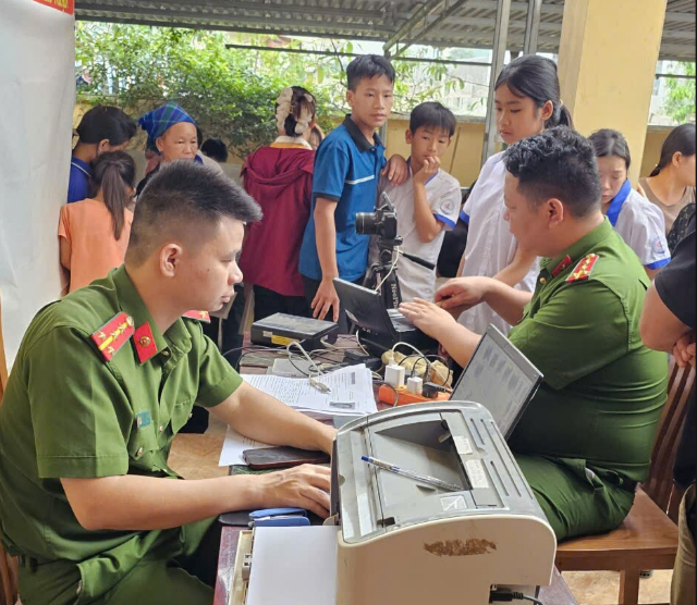 CÔNG AN XÃ HÙNG LỢI ĐẨY MẠNH CÔNG TÁC CẤP CĂN CƯỚC CÔNG DÂN CHO NHÂN DÂN TRÊN ĐỊA BÀN XÃ