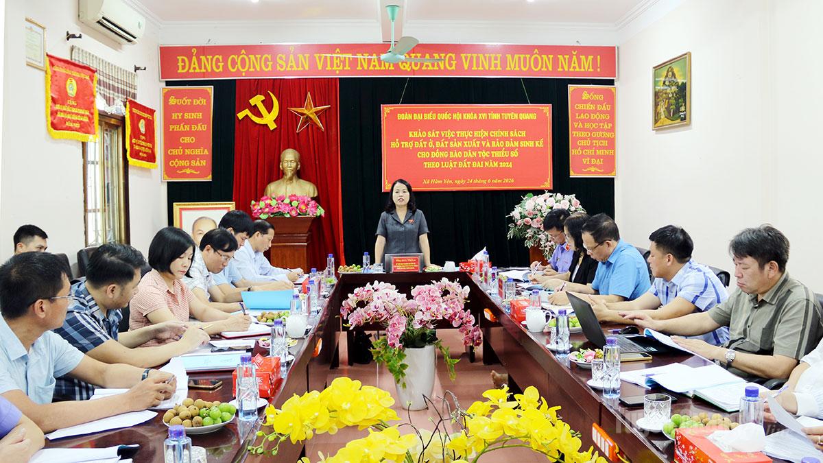 Phó trưởng Đoàn Đại biểu Quốc hội chuyên trách tỉnh Lý Thị Lan khảo sát và làm việc với Công ty Lâm nghiệp Tuyên Quang