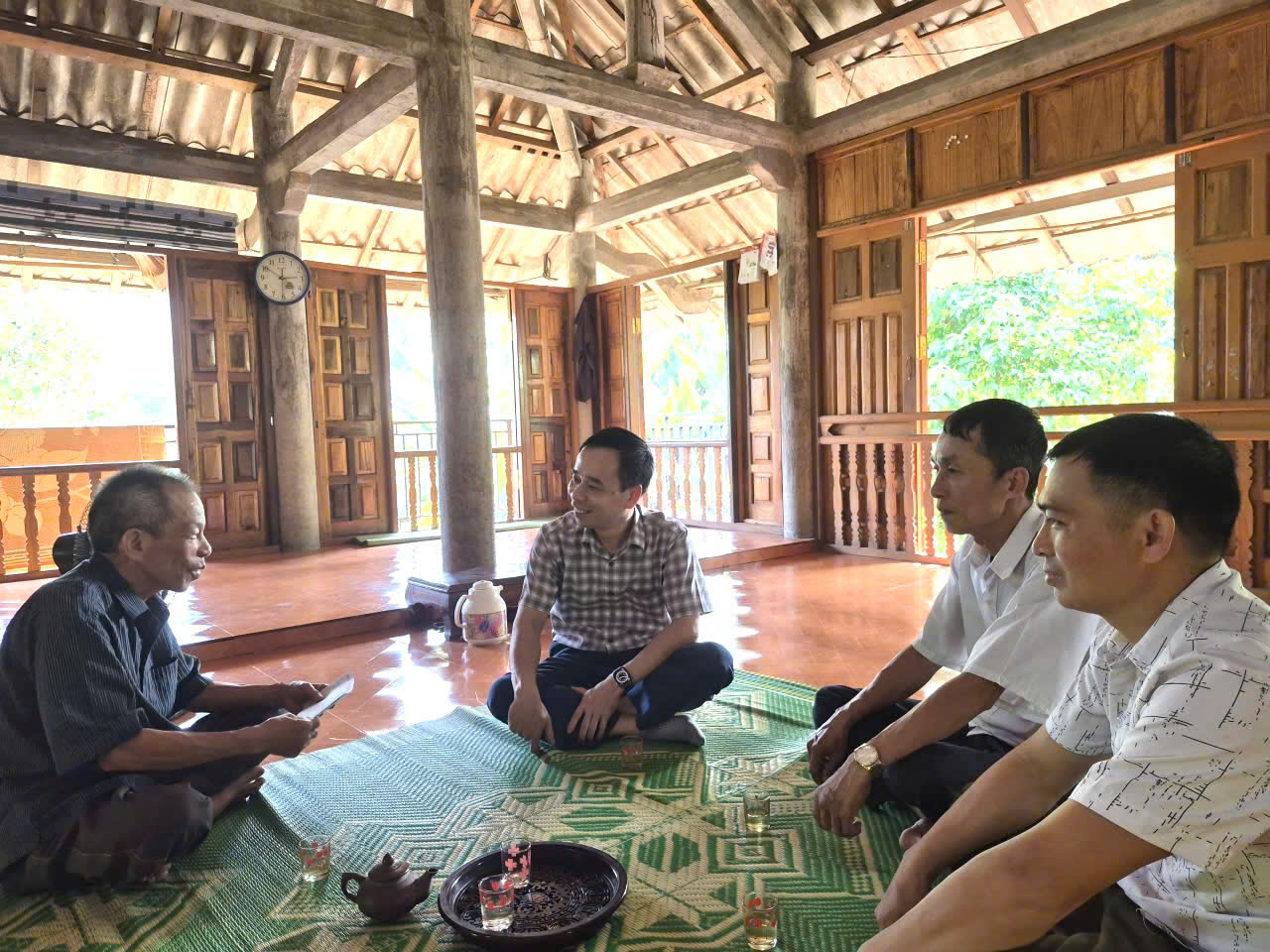 XÃ PHÚ LINH: LÃNH ĐẠO XÃ THĂM, TẶNG QUÀ NGƯỜI CAO TUỔI NHÂN NGÀY QUỐC TẾ NGƯỜI CAO TUỔI 01/10
