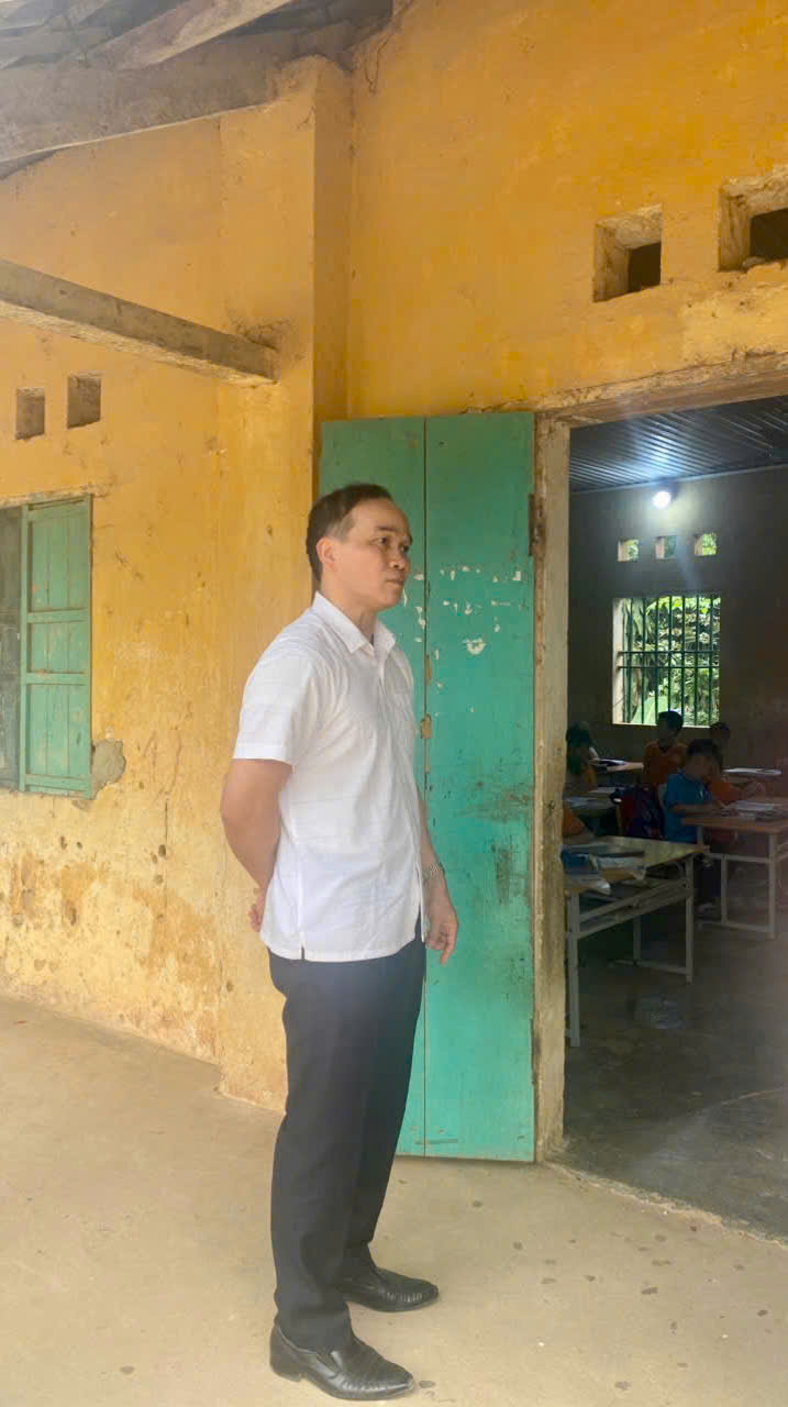 Ngày 02/4/2026, đồng chí Phạm Hữu Tân, Bí thư Đảng ủy xã Đông Thọ đã đến thăm, nắm tình hình phát triển kinh tế tại hộ gia đình anh Âu Dương Phong, đảng viên trẻ thuộc Chi bộ thôn Đá Trơn. 