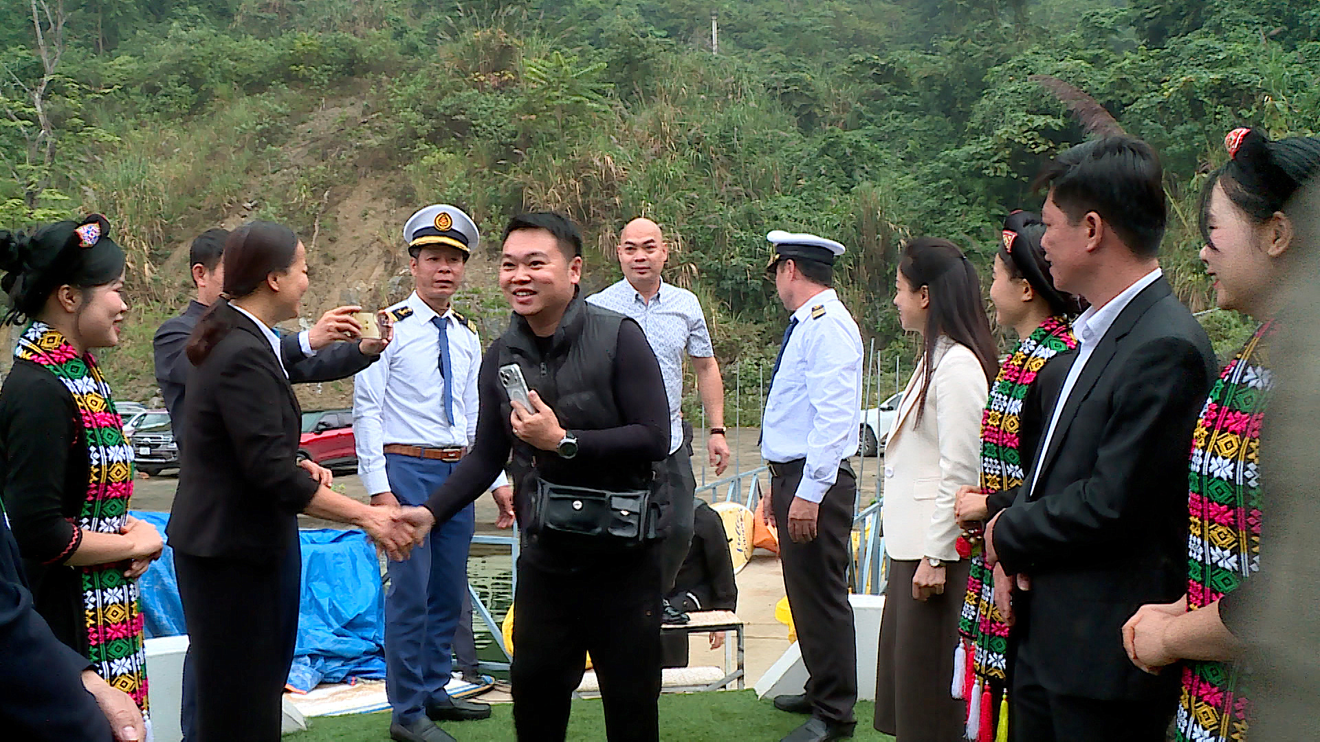 Nà Hang đón đoàn khách du lịch đầu tiên “xông đất” đầu năm 2026