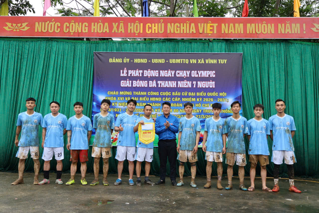 Bế mạc giảinhi.jpg