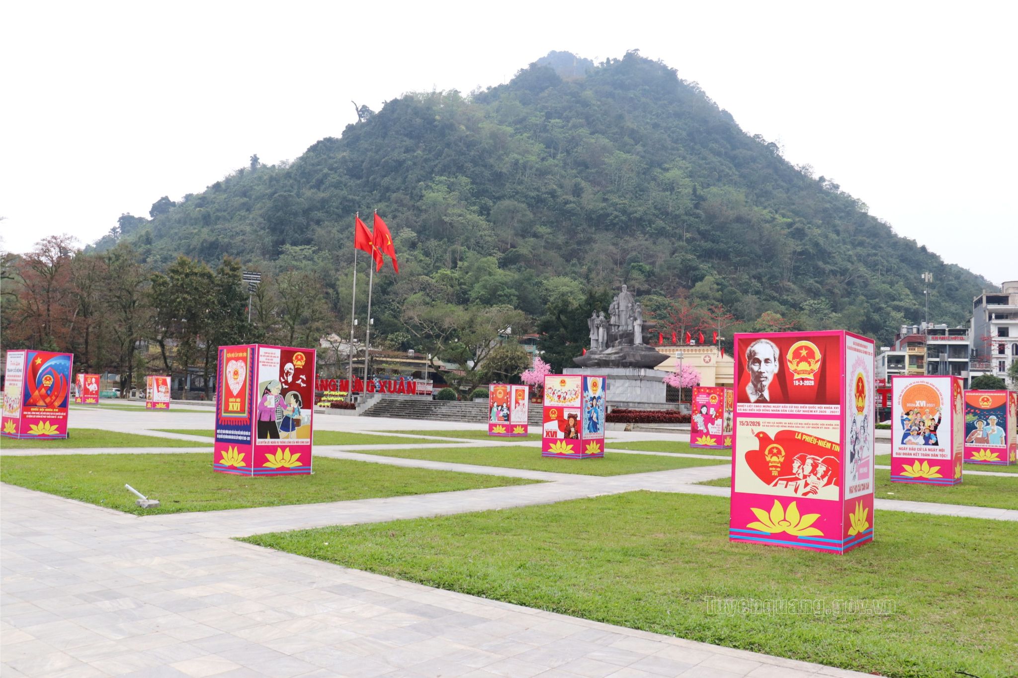 Tuyên Quang rực rỡ cờ hoa hướng tới Ngày hội lớn của toàn dân