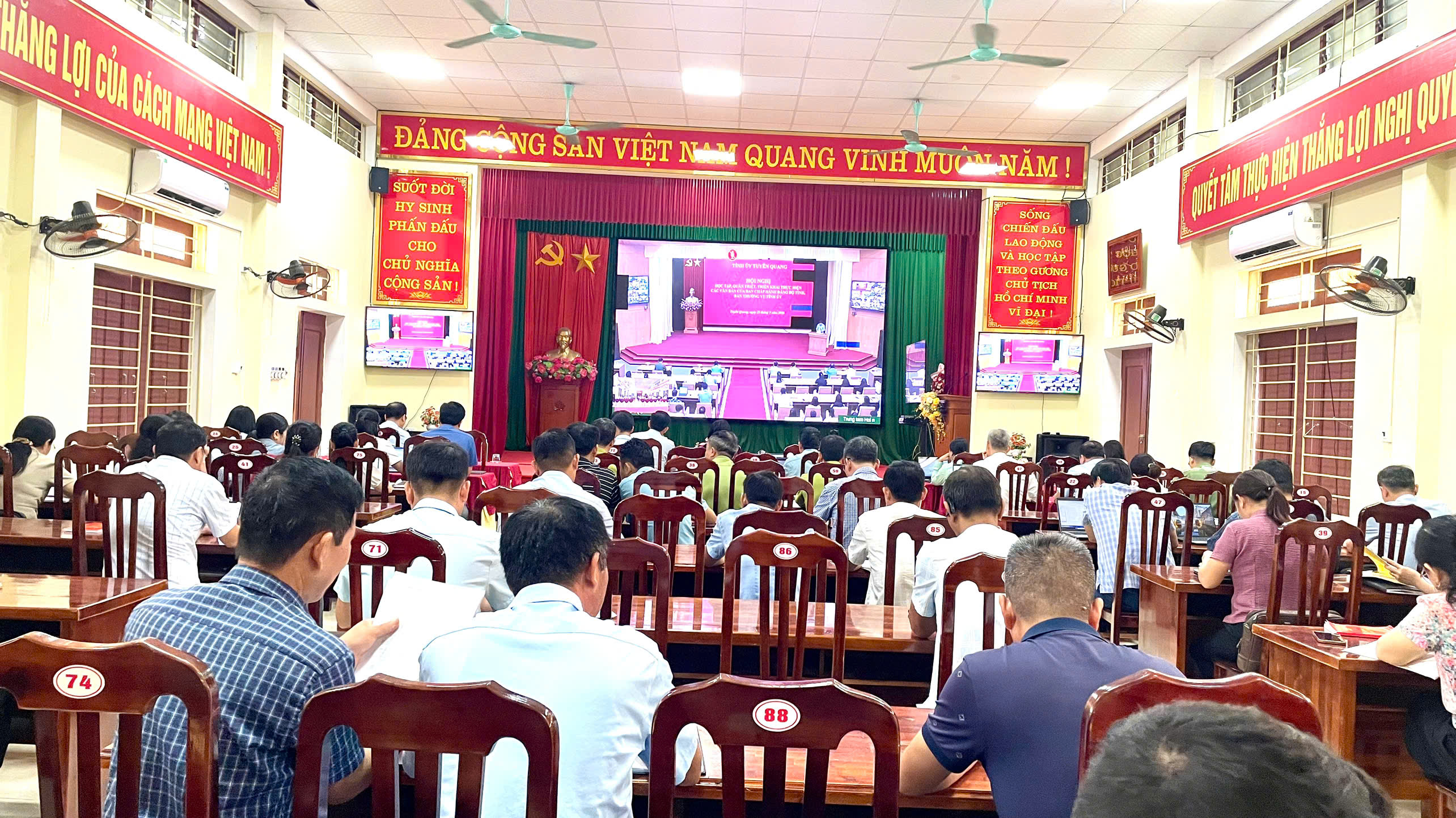 HỘI NGHỊ TRỰC TUYẾN HỌC TẬP, QUÁN TRIỆT, TRIỂN KHAI THỰC HIỆN CÁC VĂN BẢN CỦA BAN CHẤP HÀNH ĐẢNG BỘ TỈNH, BAN THƯỜNG VỤ TỈNH ỦY