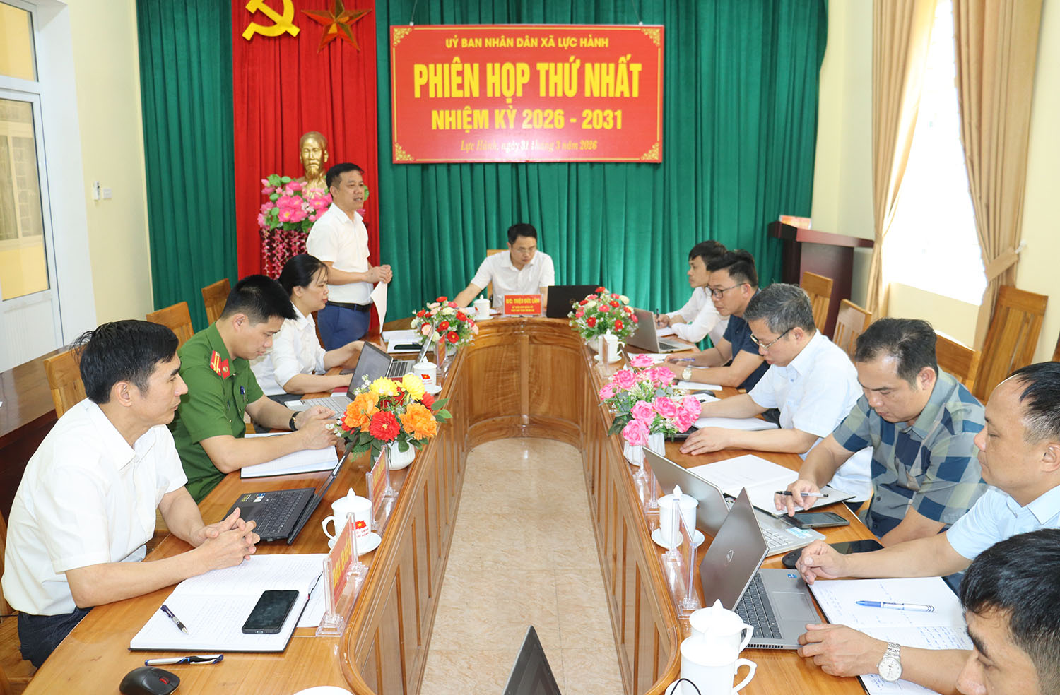 LỰC HÀNH: TỔ CHỨC PHIÊN HỌP THỨ NHẤT UBND XÃ NHIỆM KỲ 2026 - 2031