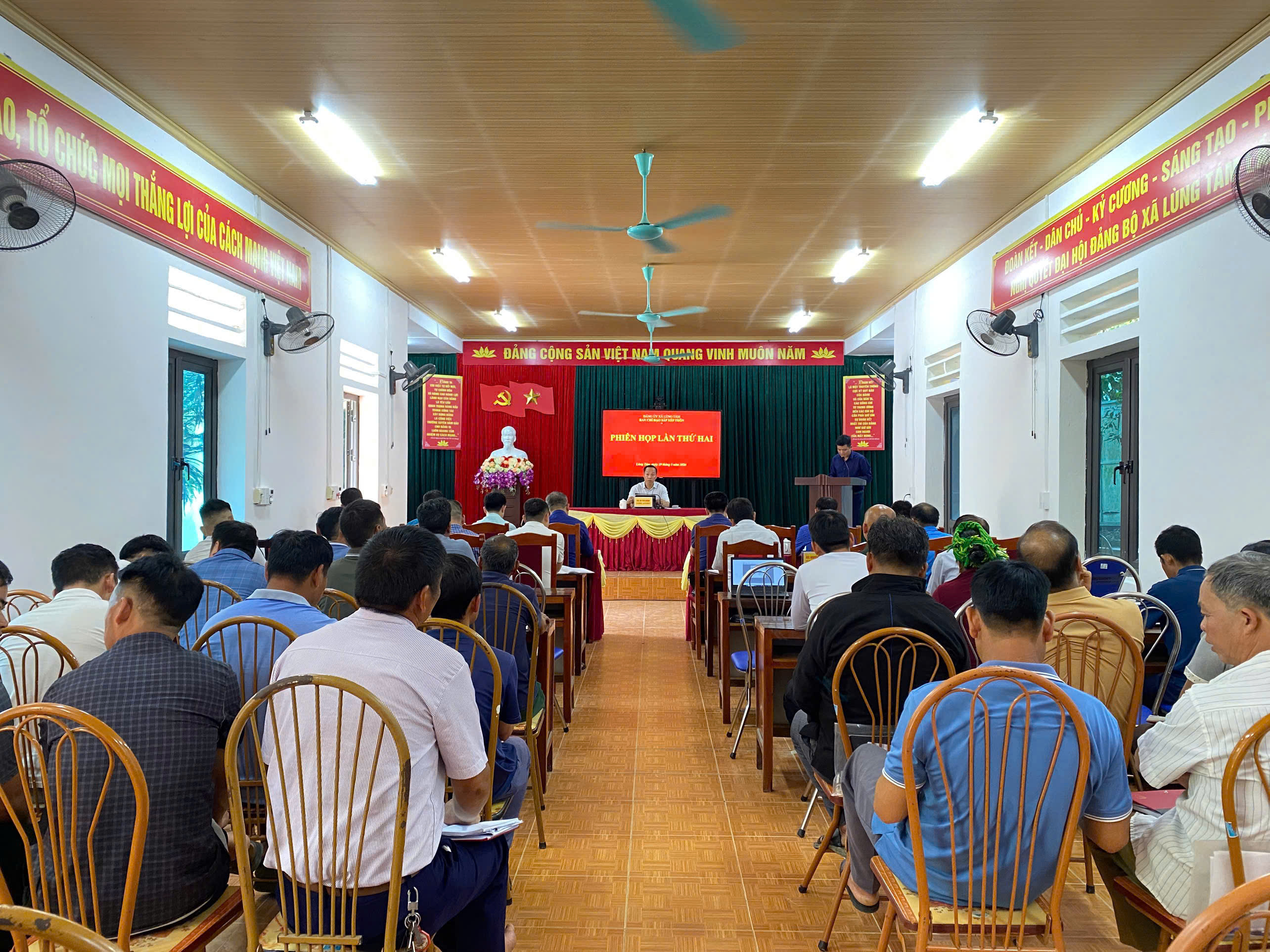 BAN CHỈ ĐẠO SẮP XẾP THÔN XÃ LÙNG TÁM TỔ CHỨC PHIÊN HỌP THỨ HAI