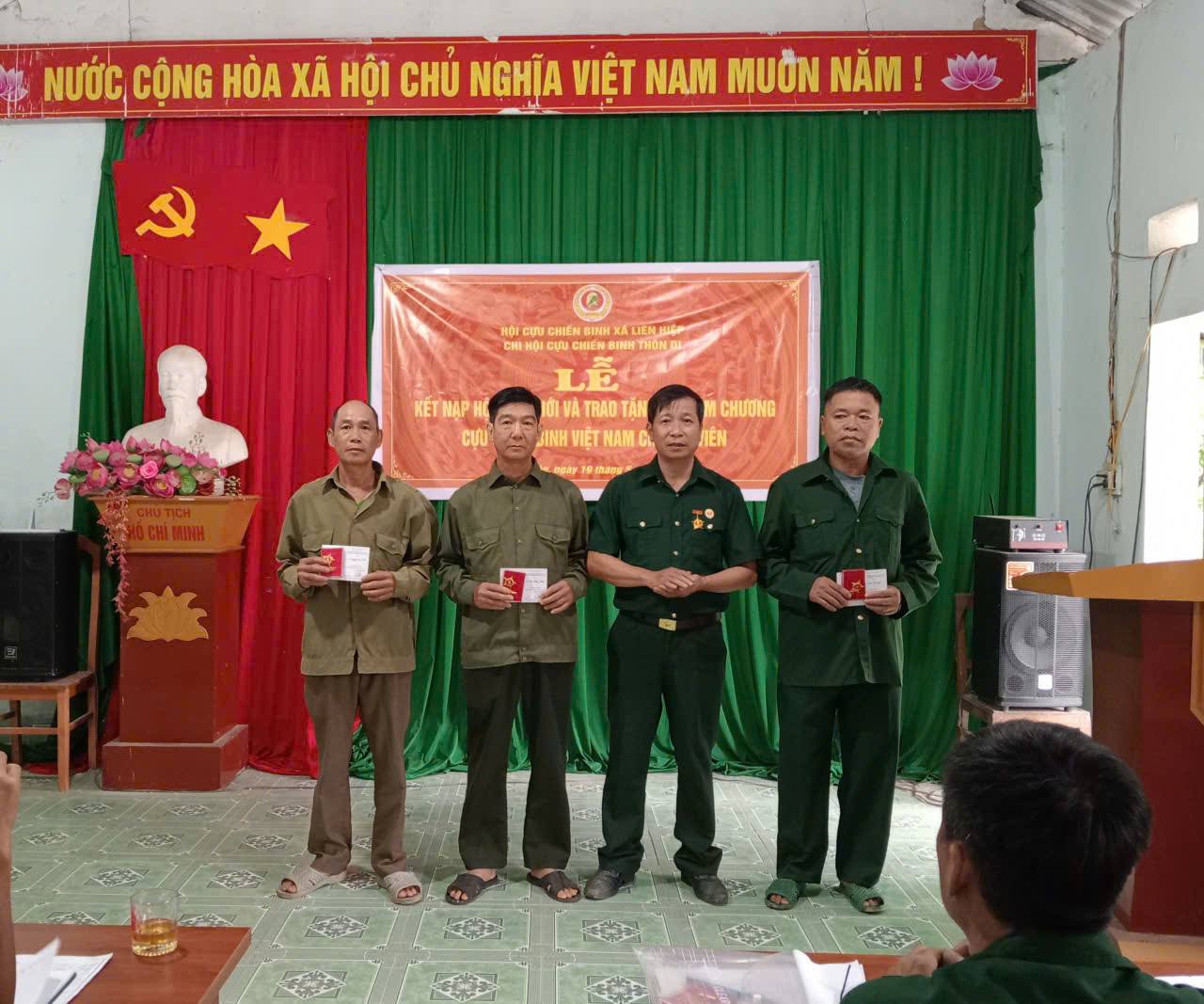 Lễ kết nạp Hội viên mới và trao tặng Kỷ niệm chương Cựu chiến binh Việt Nam