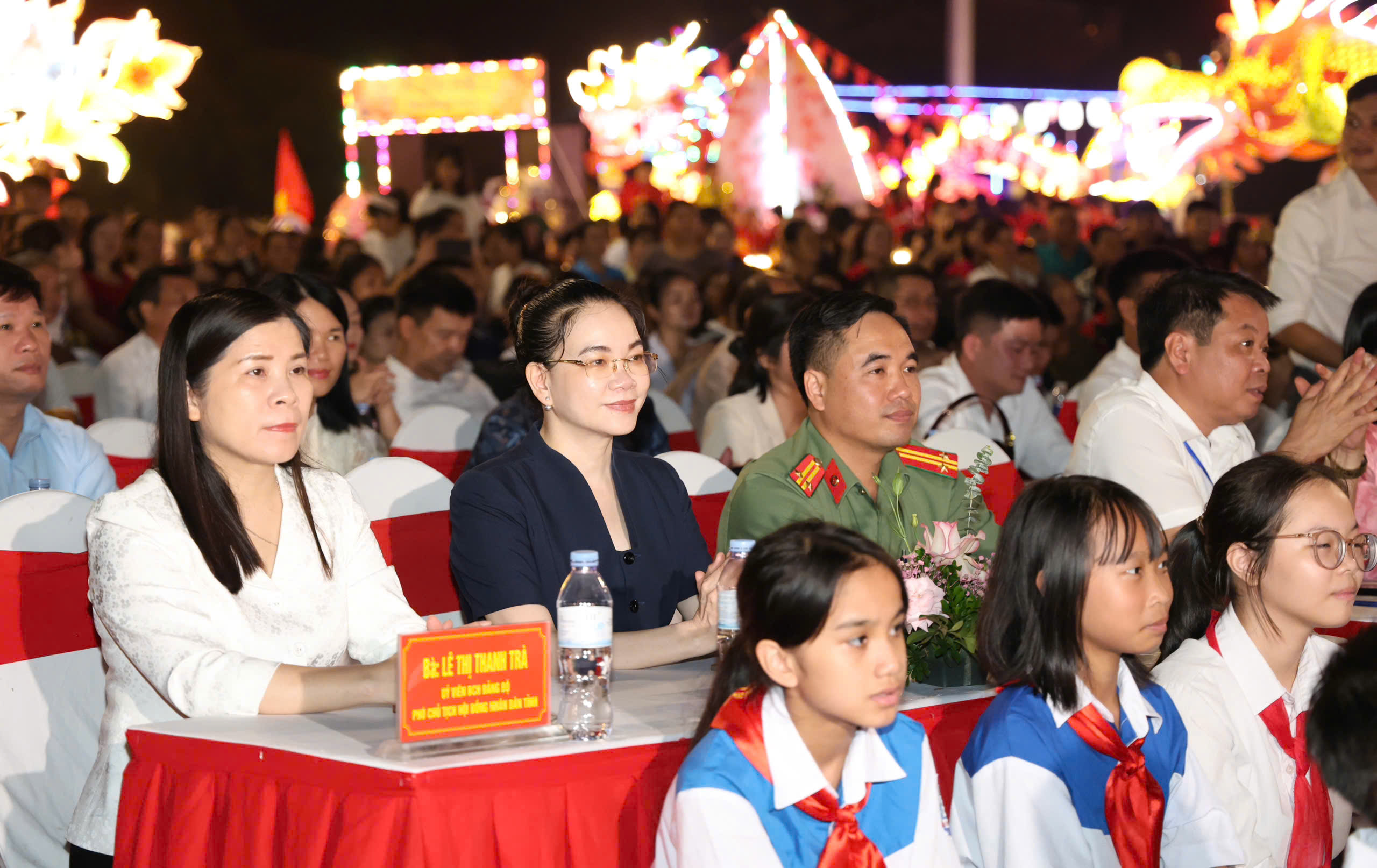  An Tường lung linh sắc màu đêm hội Trung thu
