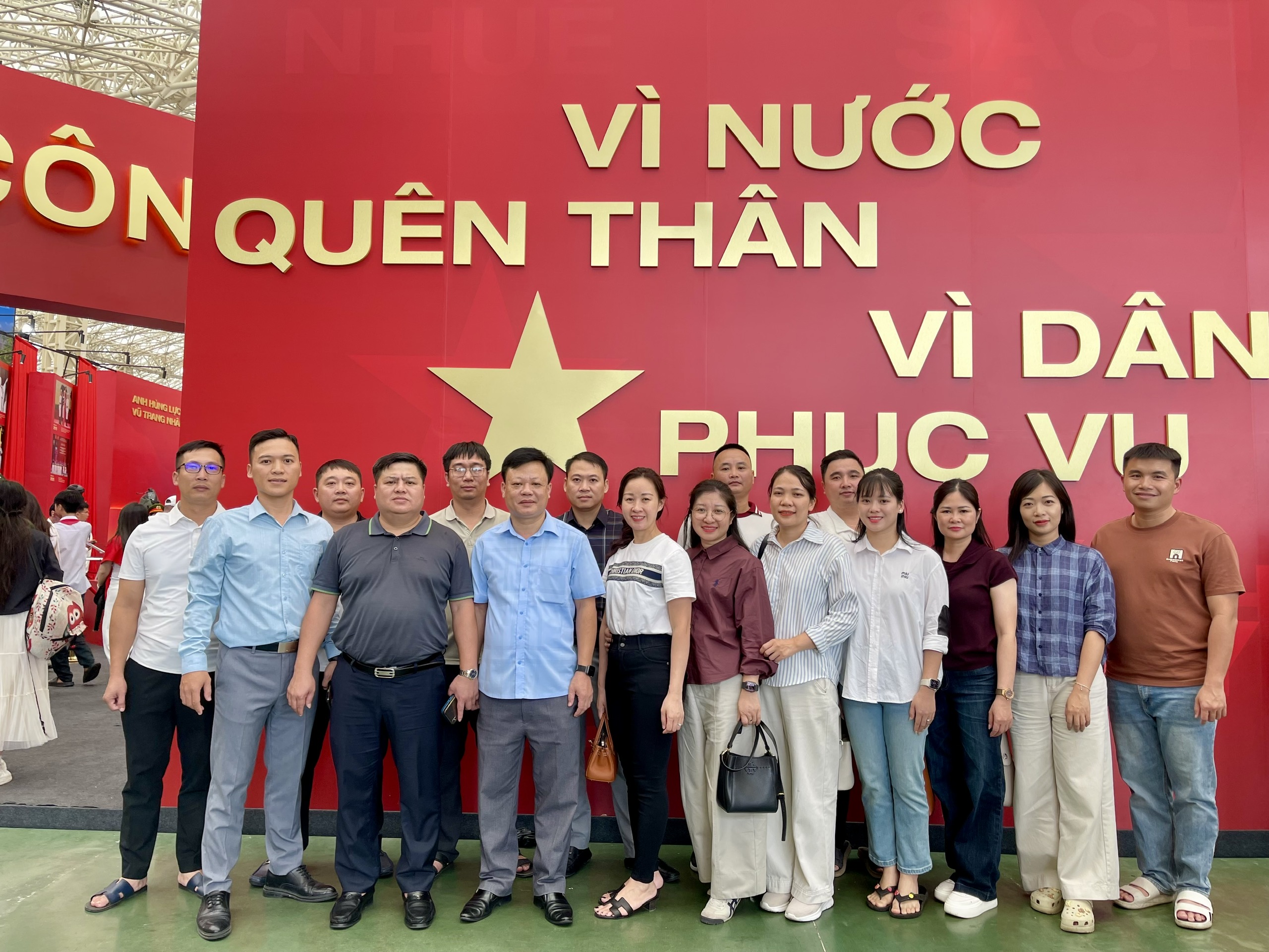 PHÒNG QUẢN LÝ XUẤT NHẬP CẢNH THAM QUAN TRIỂN LÃM “80 NĂM HÀNH TRÌNH ĐỘC LẬP - TỰ DO - HẠNH PHÚC”