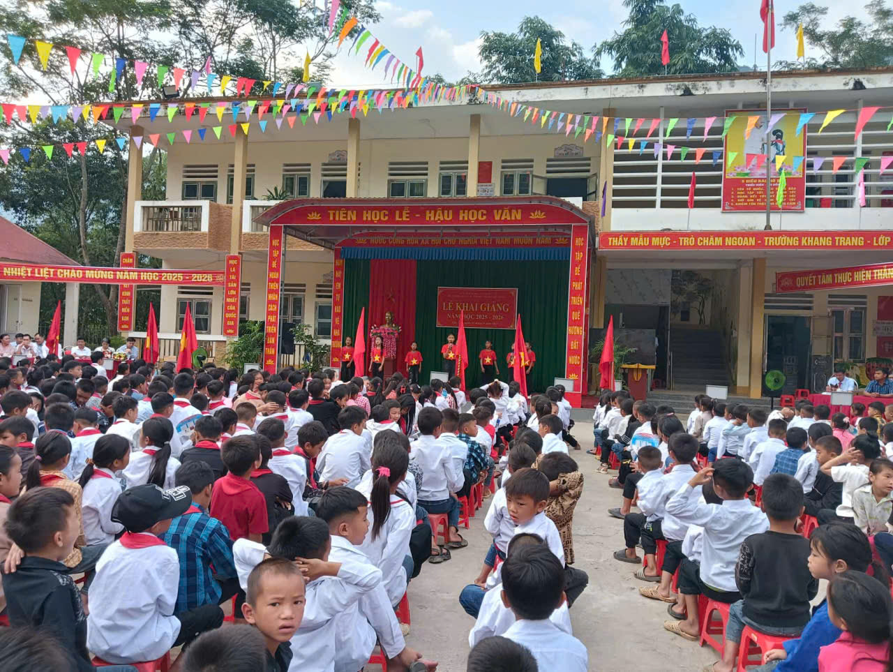 3... ban nhung.jpg