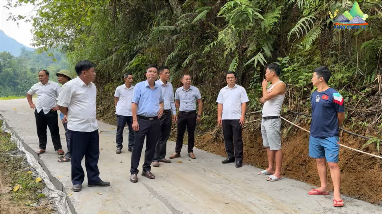 XUÂN GIANG KIỂM TRA TIẾN ĐỘ, CHẤT LƯỢNG CÔNG TRÌNH GIAO THÔNG NÔNG THÔN