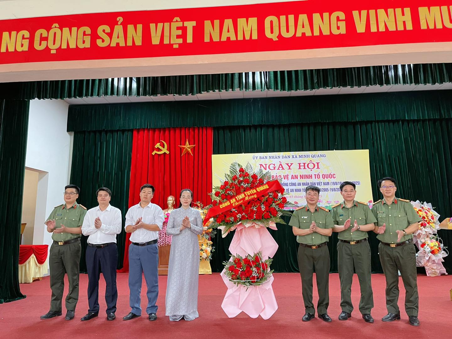 CÔNG AN XÃ MINH QUANG THAM MƯU TỔ CHỨC THÀNH CÔNG NGÀY HỘI TOÀN DÂN BẢO VỆ AN NINH TỔ QUỐC NĂM 2025 