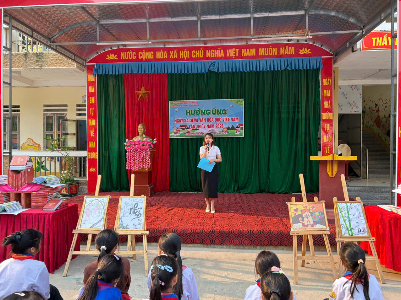 Trường PTDTBT TH&THCS Bản Nhùng hưởng ứng Ngày Sách và Văn hóa đọc Việt Nam năm 2026
