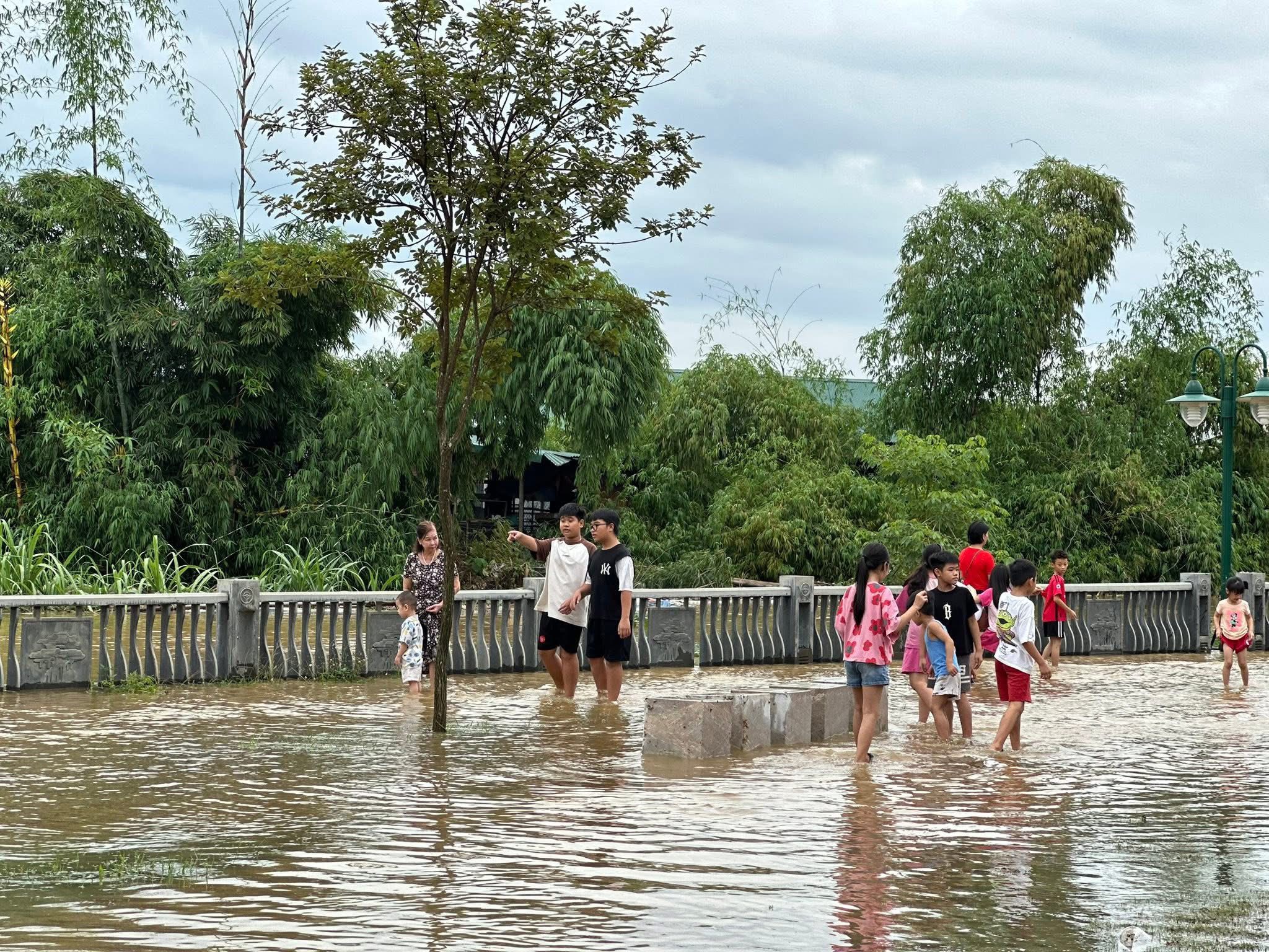 NGƯỜI DÂN KHÔNG ĐI VÀO KHU VỰC NGUY HIỂM ĐỂ ĐẢM BẢO AN TOÀN 