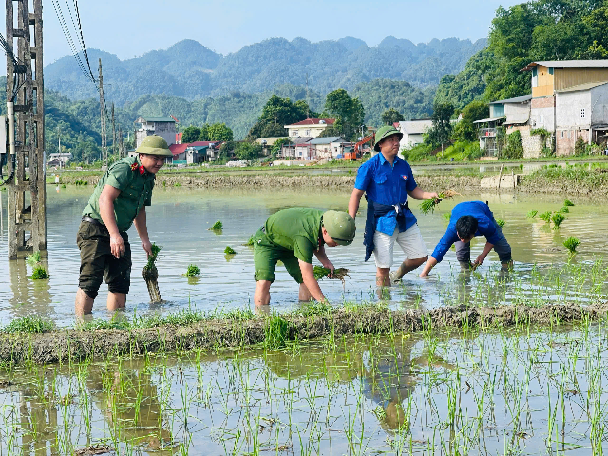 GIÚP ĐỠ GIA ĐÌNH CHÍNH SÁCH NHÂN DỊP KỶ NIỆM 78 NĂM NGÀY THƯƠNG BINH, LIỆT SĨ 27/7
