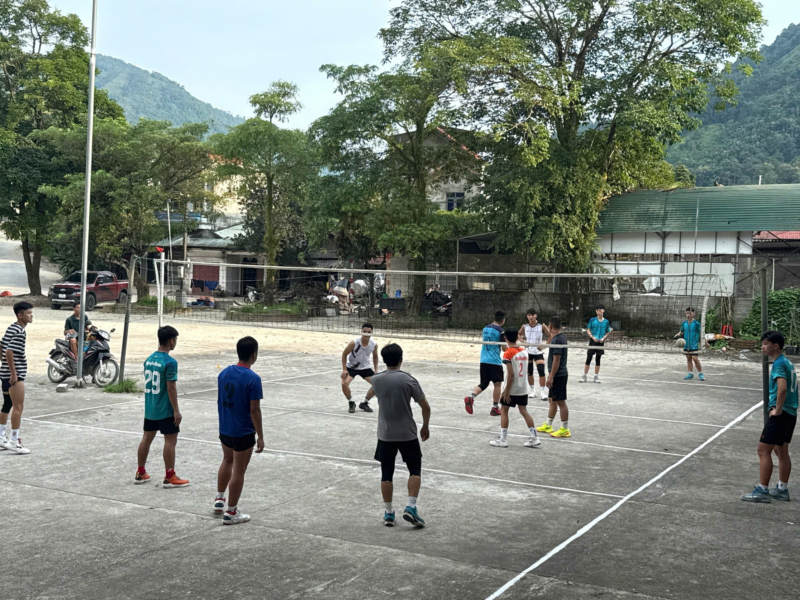 SÔI NỔI NGÀY HỘI TOÀN DÂN BẢO VỆ AN NINH TỔ QUỐC TẠI XÃ THÔNG NGUYÊN