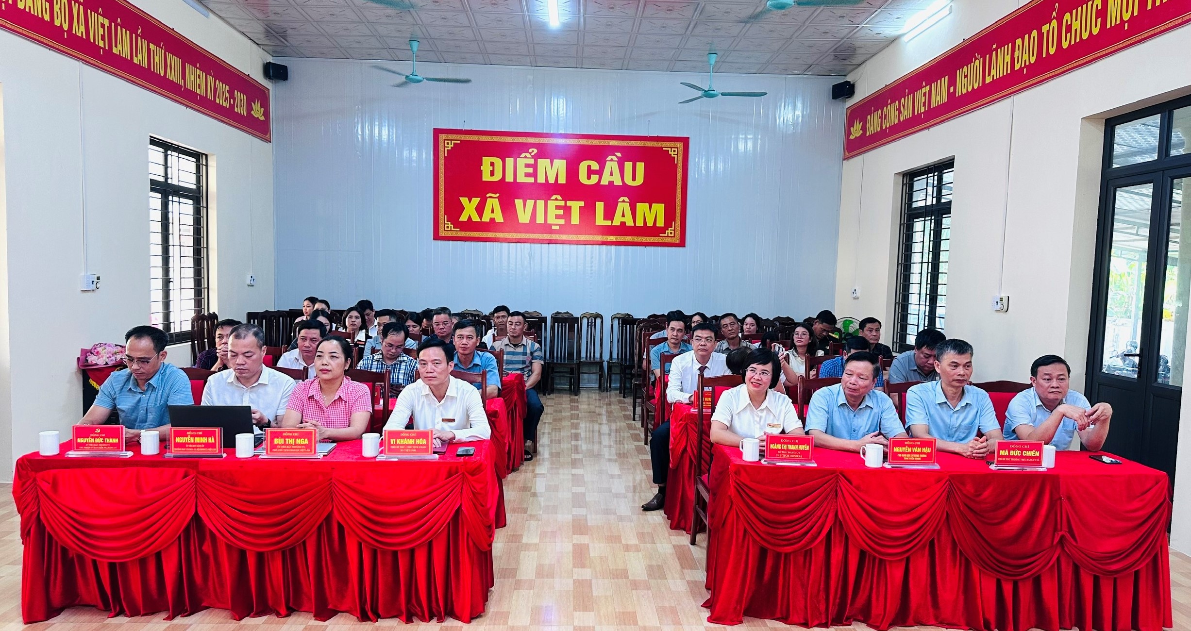 HỘI NGHỊ CÔNG BỐ QUYẾT ĐỊNH VỀ CÔNG TÁC CÁN BỘ