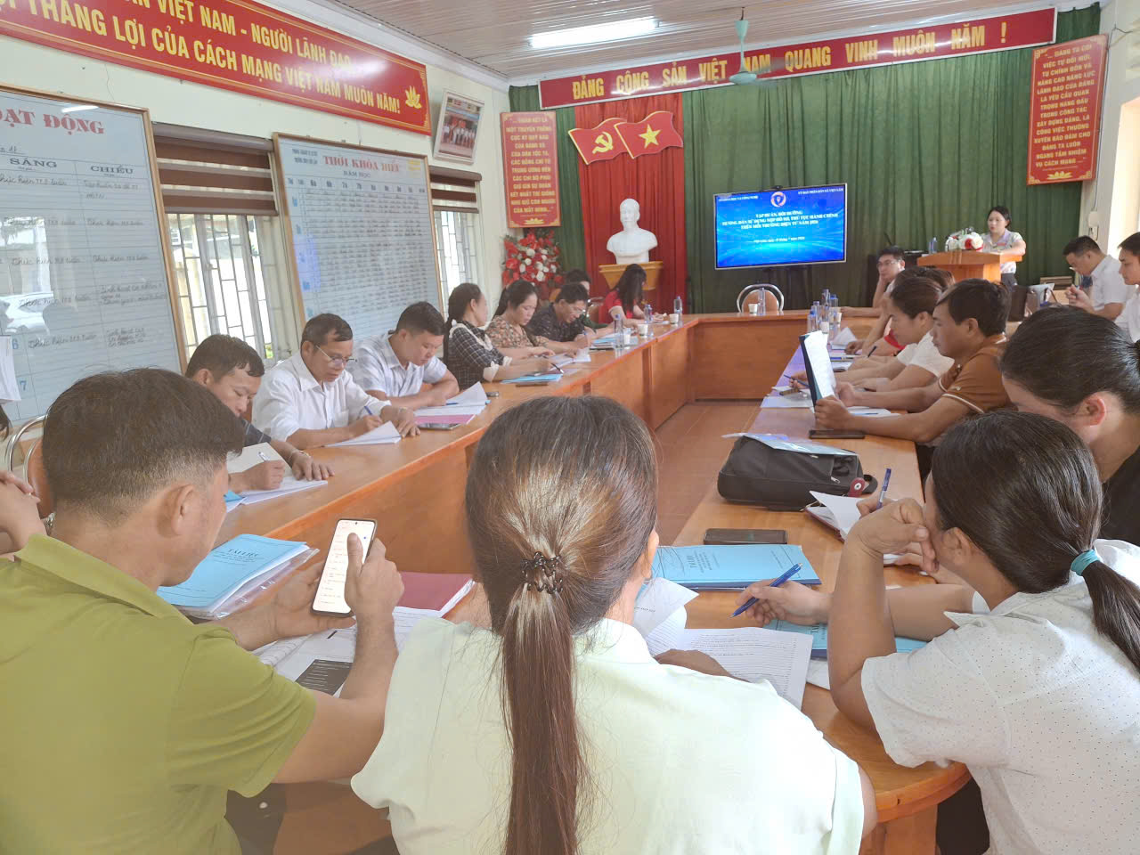 TẬP HUẤN BỒI DƯỠNG HƯỚNG DẪN NỘP HỒ SƠ, THỦ TỤC HÀNH CHÍNH TRÊN MÔI TRƯỜNG ĐIỆN TỬ