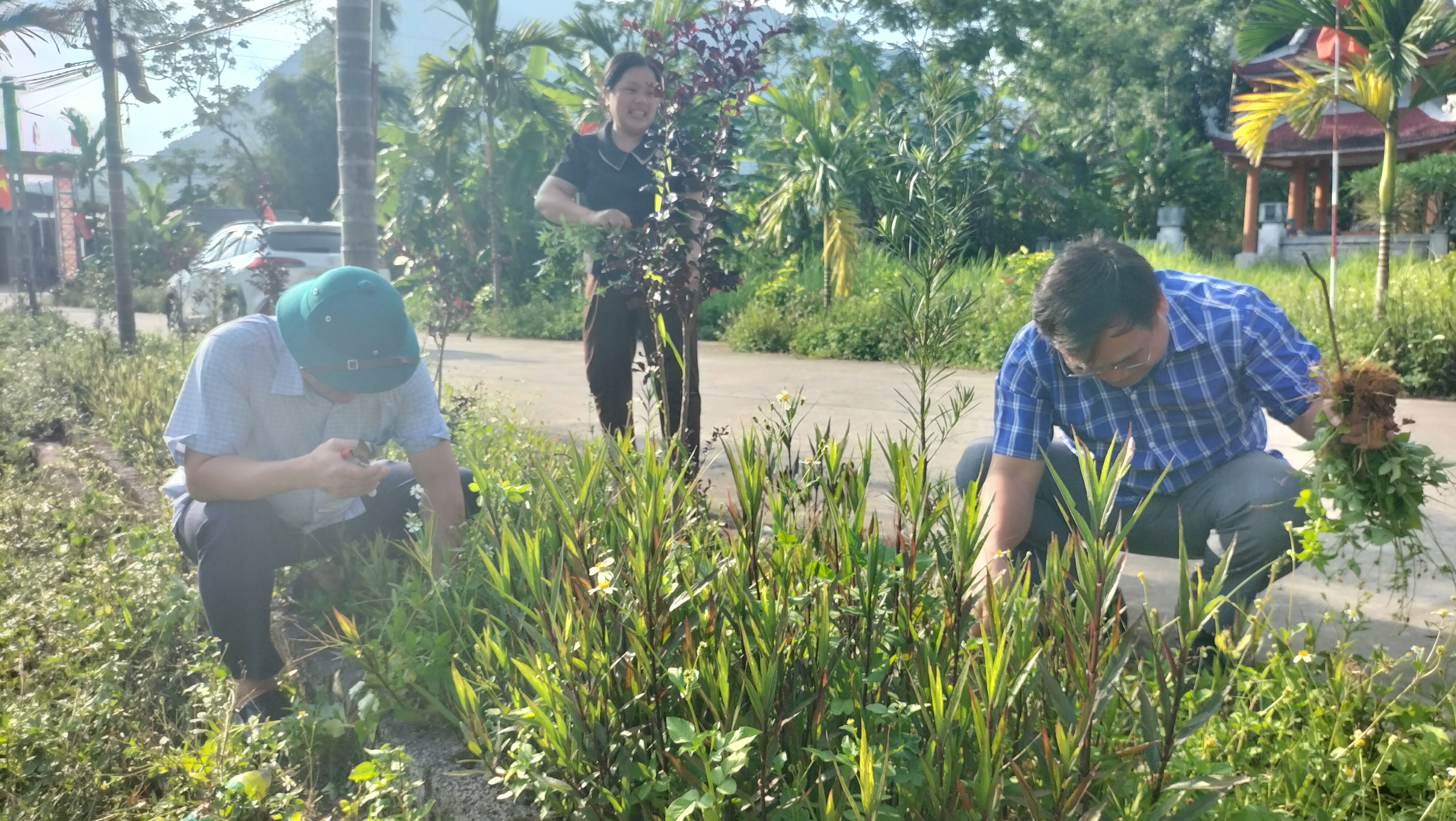 Xã Tùng Bá tổ chức Lễ phát động ra quân hưởng ứng phong trào “Toàn dân chung tay bảo vệ môi trường, vì một Việt Nam xanh - sạch - đẹp”