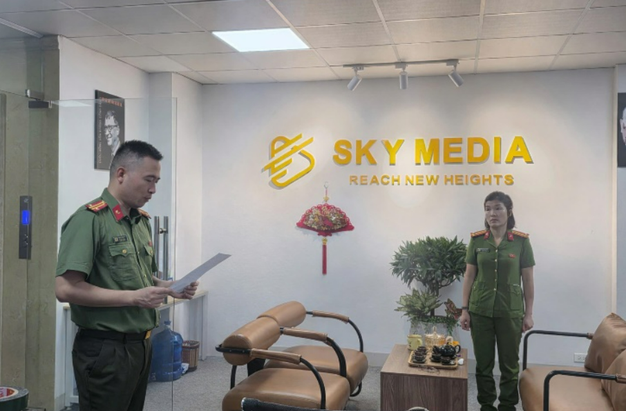 CÔNG AN HÀ NỘI BẮT GIỮ Ổ NHÓM LỪA ĐẢO TẠI CÔNG TY SKY MEDIA