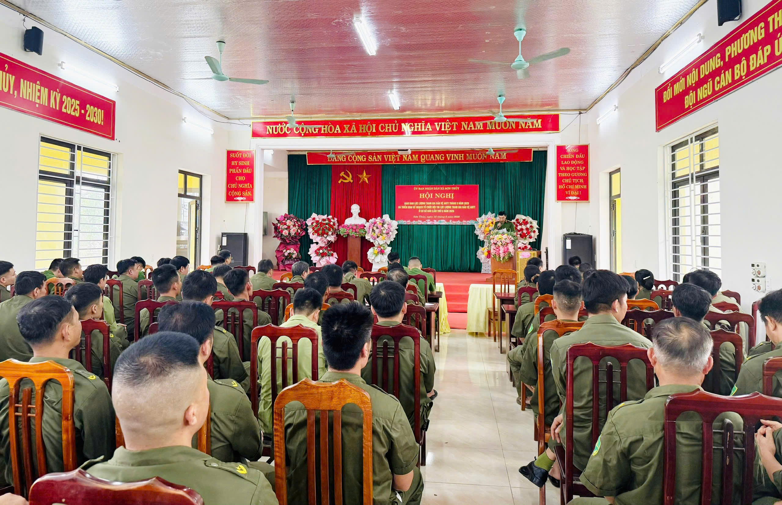 CÔNG AN XÃ SƠN THỦY TỔ CHỨC HỘI NGHỊ GIAO BAN CÔNG TÁC THÁNG 5 