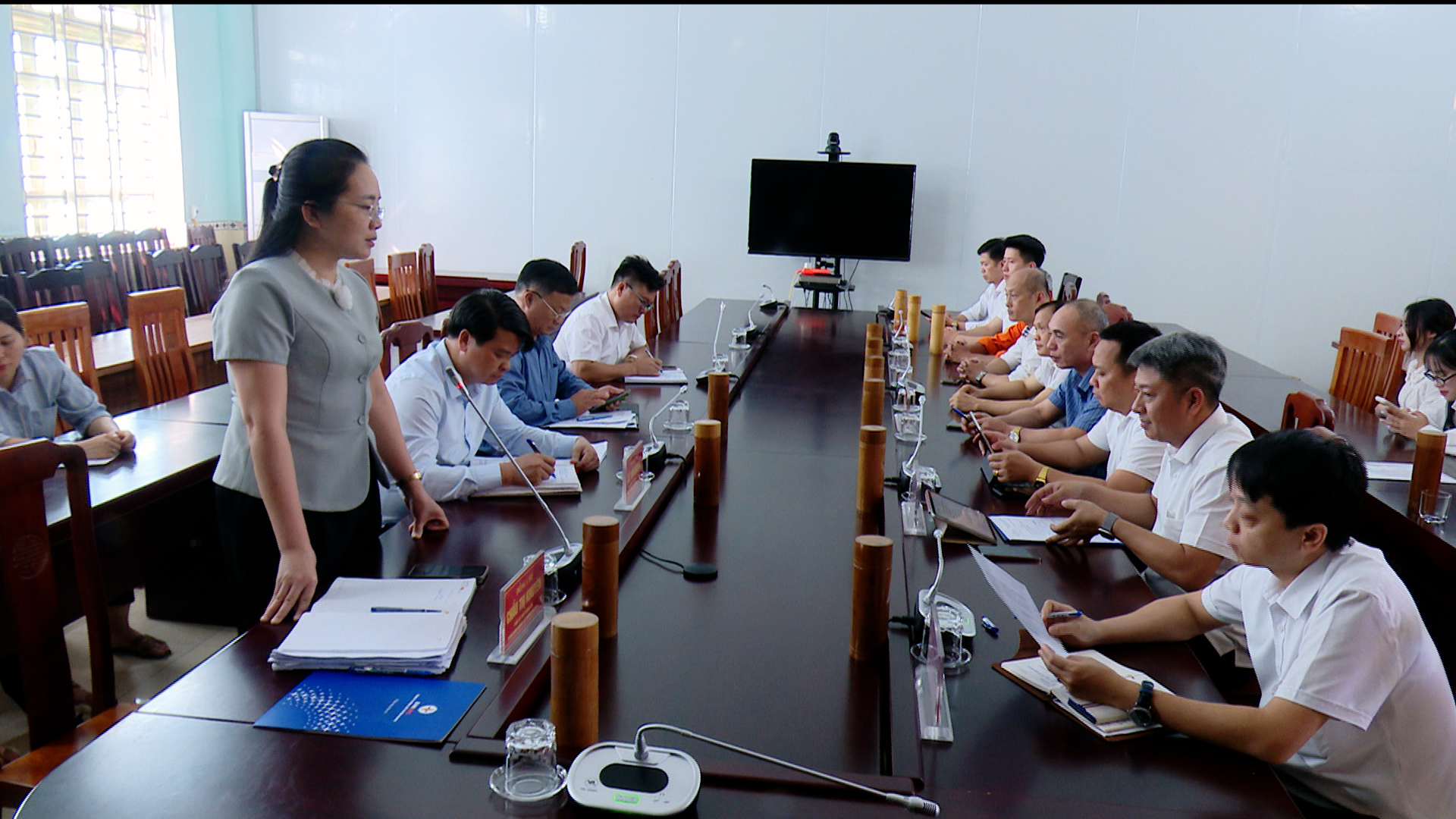 Minh Quang làm việc với Điện lực Na Hang về công tác quản lý, vận hành lưới điện