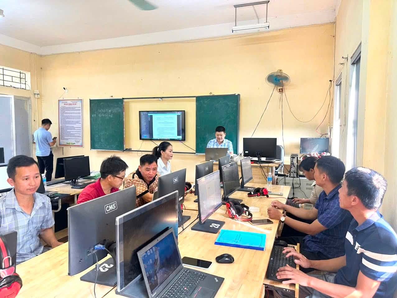 Kiên Đài tập huấn chuyển đổi số, bình dân học vụ số và ứng dụng trí tuệ nhân tạo