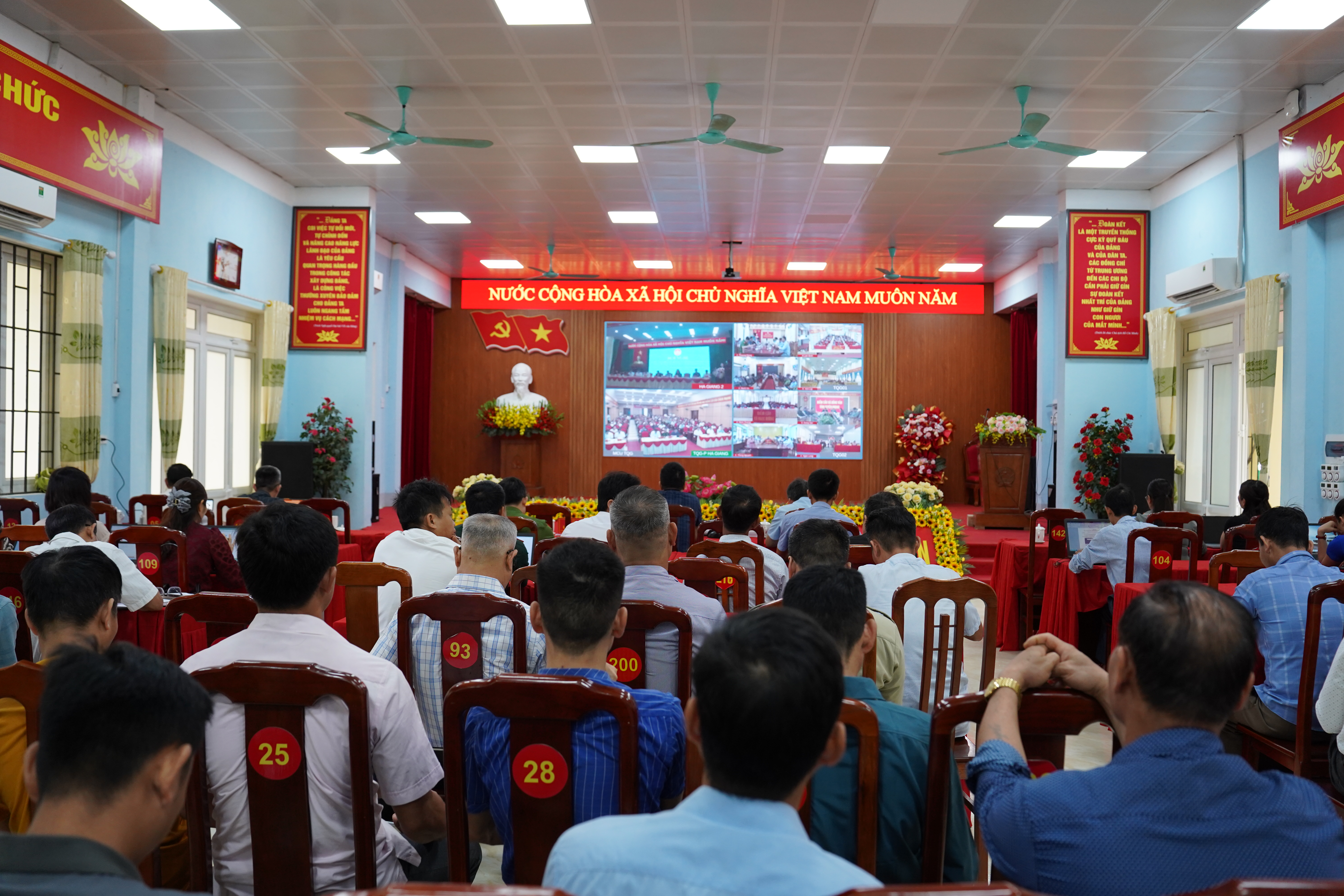 Đoàn Đại biểu Quốc hội tỉnh Tuyên Quang tiếp xúc cử tri sau kỳ họp thứ Nhất, Quốc hội khóa XVI