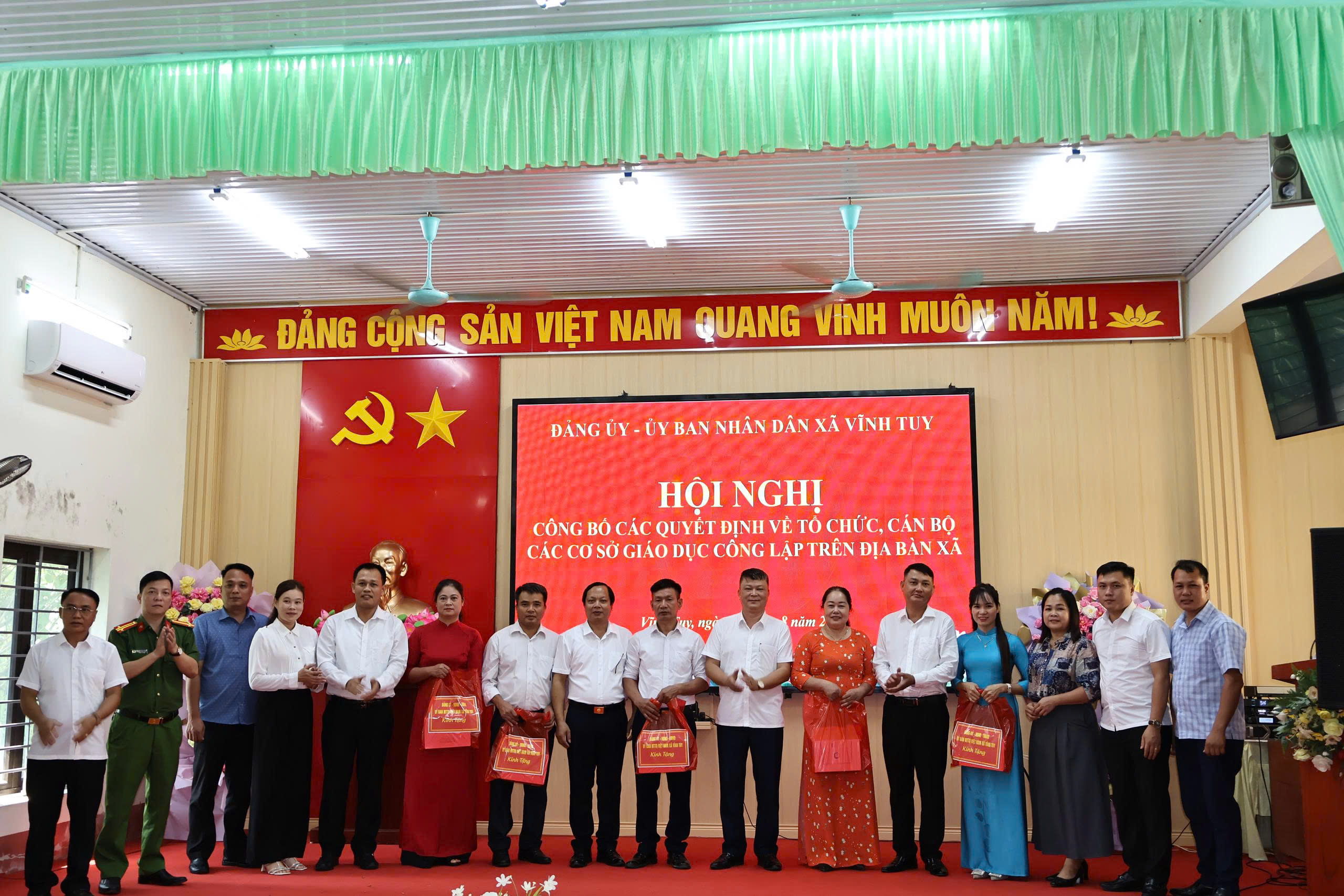 HN c&ocirc;ng bố 03 trường học  chia tay.jpg