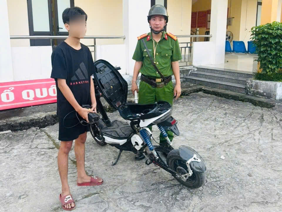 CÔNG AN XÃ XUÂN GIANG TUYÊN TRUYỀN, NHẮC NHỞ VỀ TÌNH TRẠNG XE ĐIỆN ĐỘ CHẾ