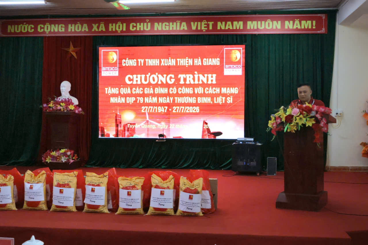 Sông lô 6 tặng quà 27 th 7 cho 10 hộ sloo.jpg