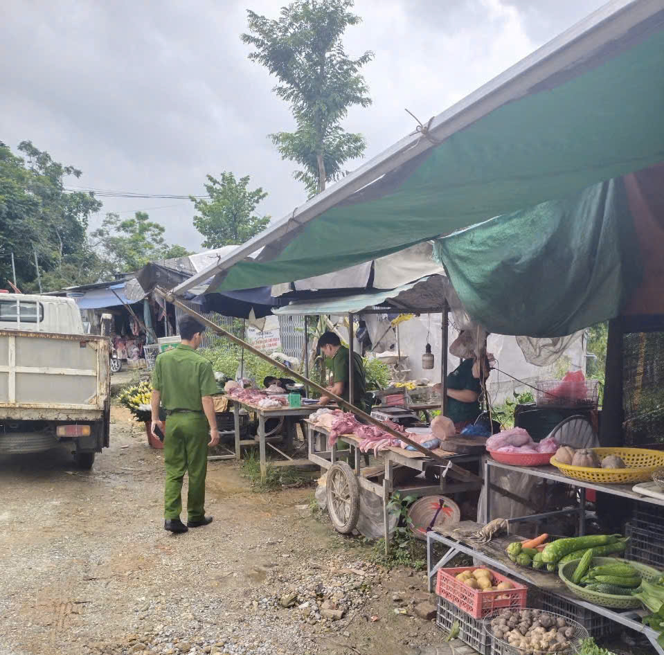TĂNG CƯỜNG TUYÊN TRUYỀN, XỬ LÝ XE DỪNG, ĐỖ KHÔNG ĐÚNG NƠI QUY ĐỊNH