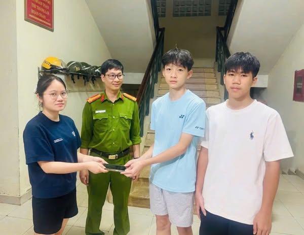 CÔNG AN PHƯỜNG AN TƯỜNG HỖ TRỢ CÔNG DÂN NHẬN LẠI TÀI SẢN BỊ ĐÁNH RƠI 