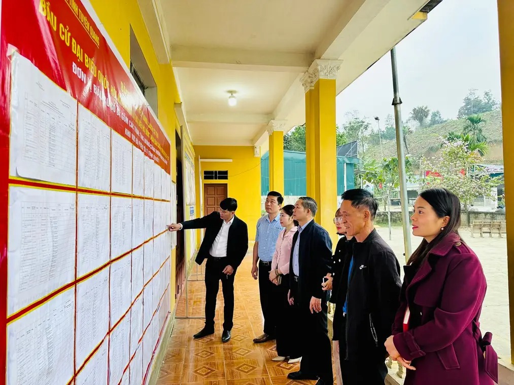 TỔ CÔNG TÁC SỐ 05 KIỂM TRA CÔNG TÁC CHUẨN BỊ BẦU CỬ TẠI XÃ HÒA AN 