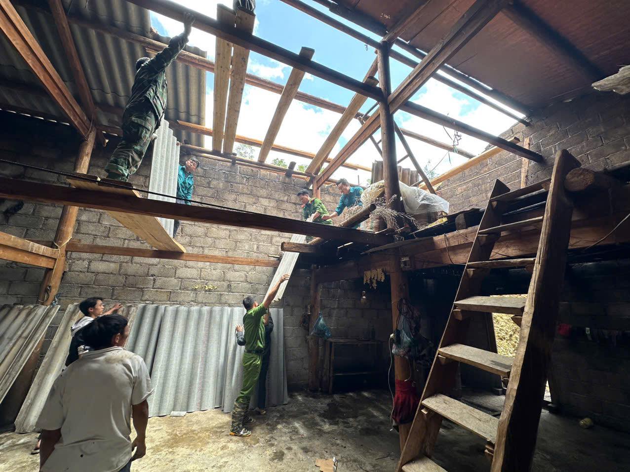 VỮNG VÀNG TRƯỚC THIÊN TAI - CÔNG AN XÃ PHỐ BẢNG LAN TỎA PHONG TRÀO “3 NHẤT”