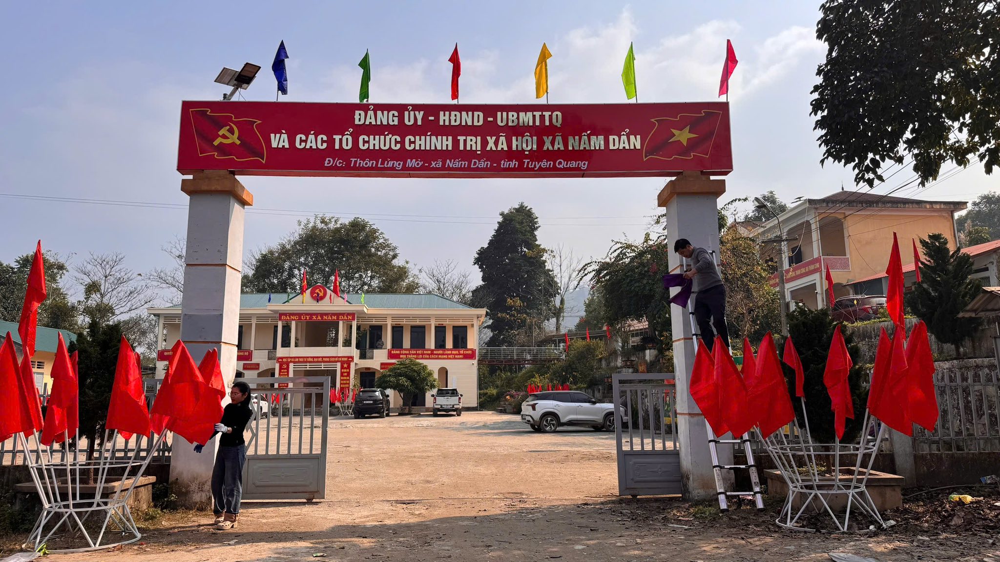 TRUNG TÂM DỊCH VỤ CÔNG XÃ NẤM DẨN TREO CỜ, BĂNG RÔN VÀ TỔ CHỨC PHÁT LOA TUYÊN TRUYỀN CHÀO MỪNG ĐẠI HỘI XIV CỦA ĐẢNG