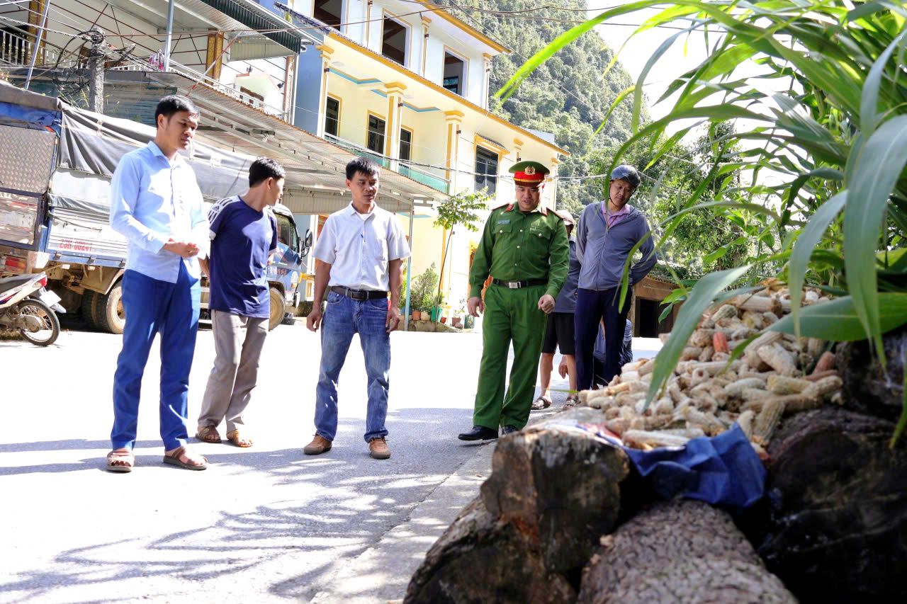 CÔNG AN XÃ SỦNG MÁNG ĐẨY MẠNH TUYÊN TRUYỀN, VẬN ĐỘNG NHÂN DÂN CHẤP HÀNH QUY ĐỊNH CỦA PHÁP LUẬT