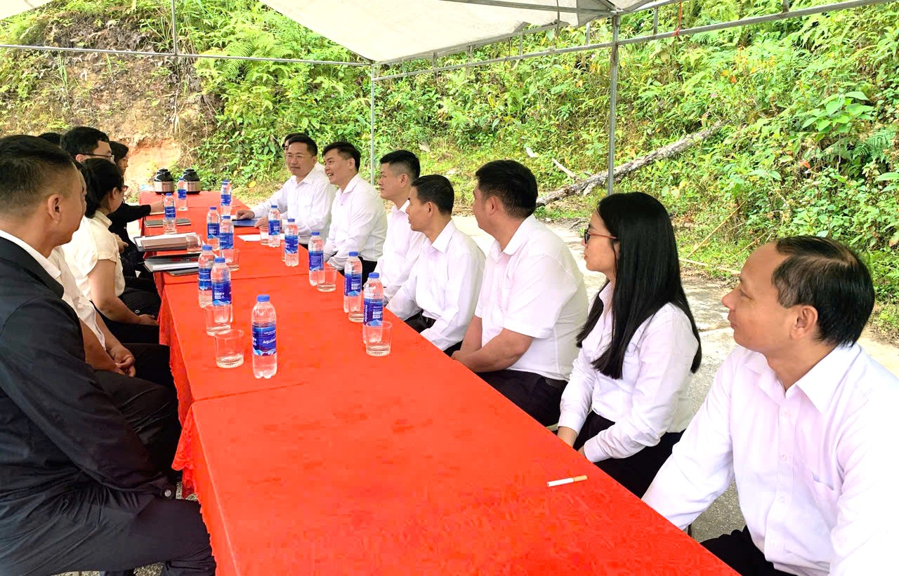 XÃ LAO CHẢI TỔ CHỨC HỘI ĐÀM HỮU NGHỊ VỚI ĐOÀN ĐẠI BIỂU HUYỆN MALYPHO (TRUNG QUỐC) TẠI MỐC BIÊN GIỚI 238