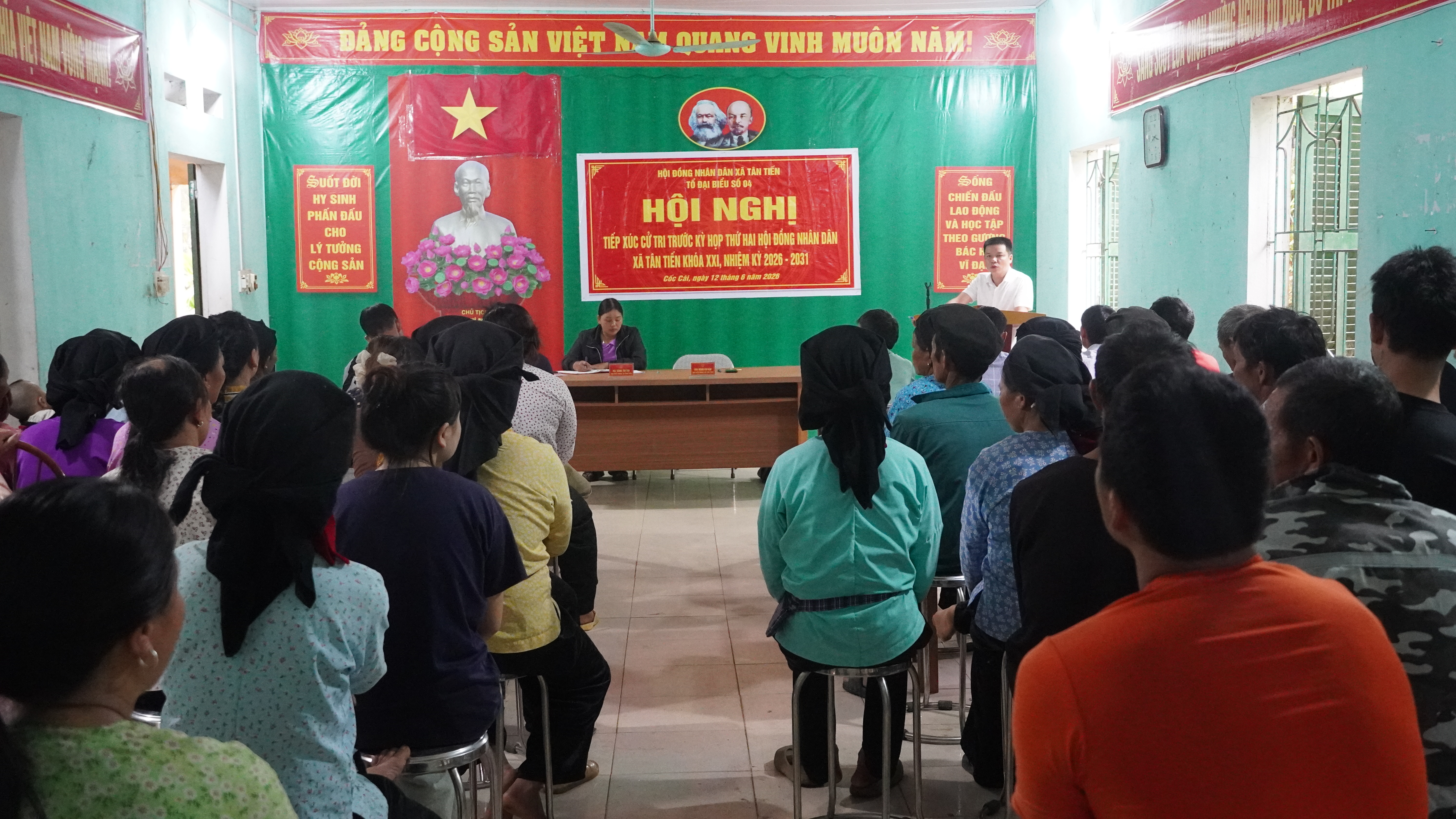Tổ đại biểu số 04 HĐND xã Tân Tiến tiếp xúc cử tri trước kỳ họp thứ 2 HĐND 