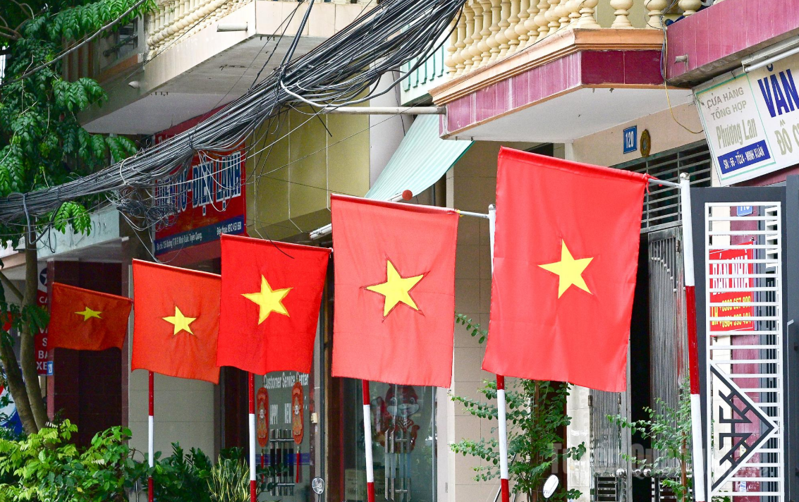 NÉT ĐẸP TREO CỜ TỔ QUỐC TRONG NGÀY TẾT CỔ TRUYỀN