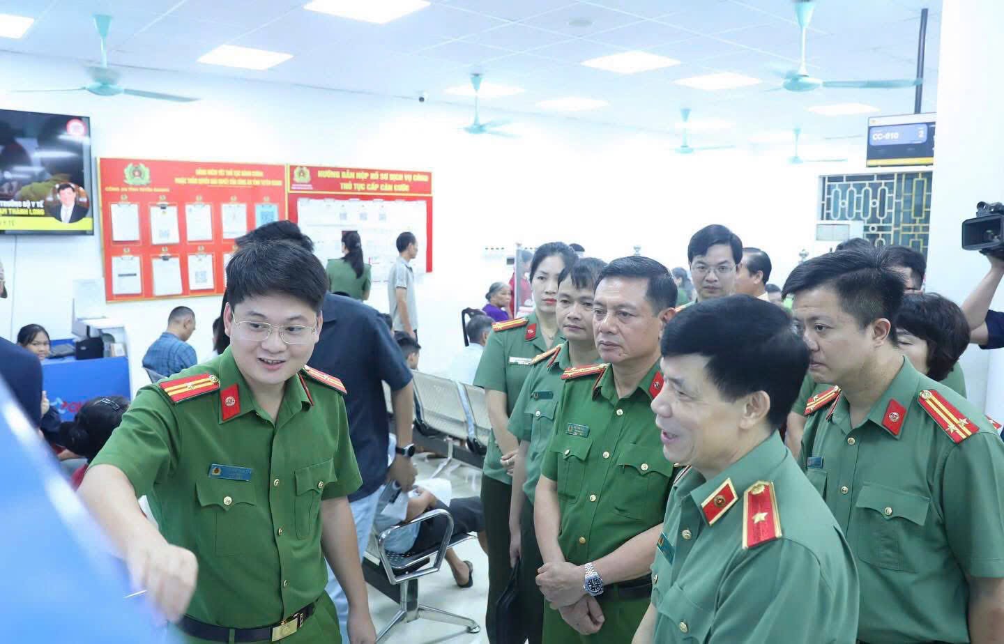 CÔNG AN TỈNH TUYÊN QUANG ĐẨY MẠNH PHONG TRÀO THI ĐUA SÁNG KIẾN, GIẢI PHÁP ĐỘT PHÁ TRONG ĐỘI NGŨ CÁN BỘ, CHIẾN SĨ