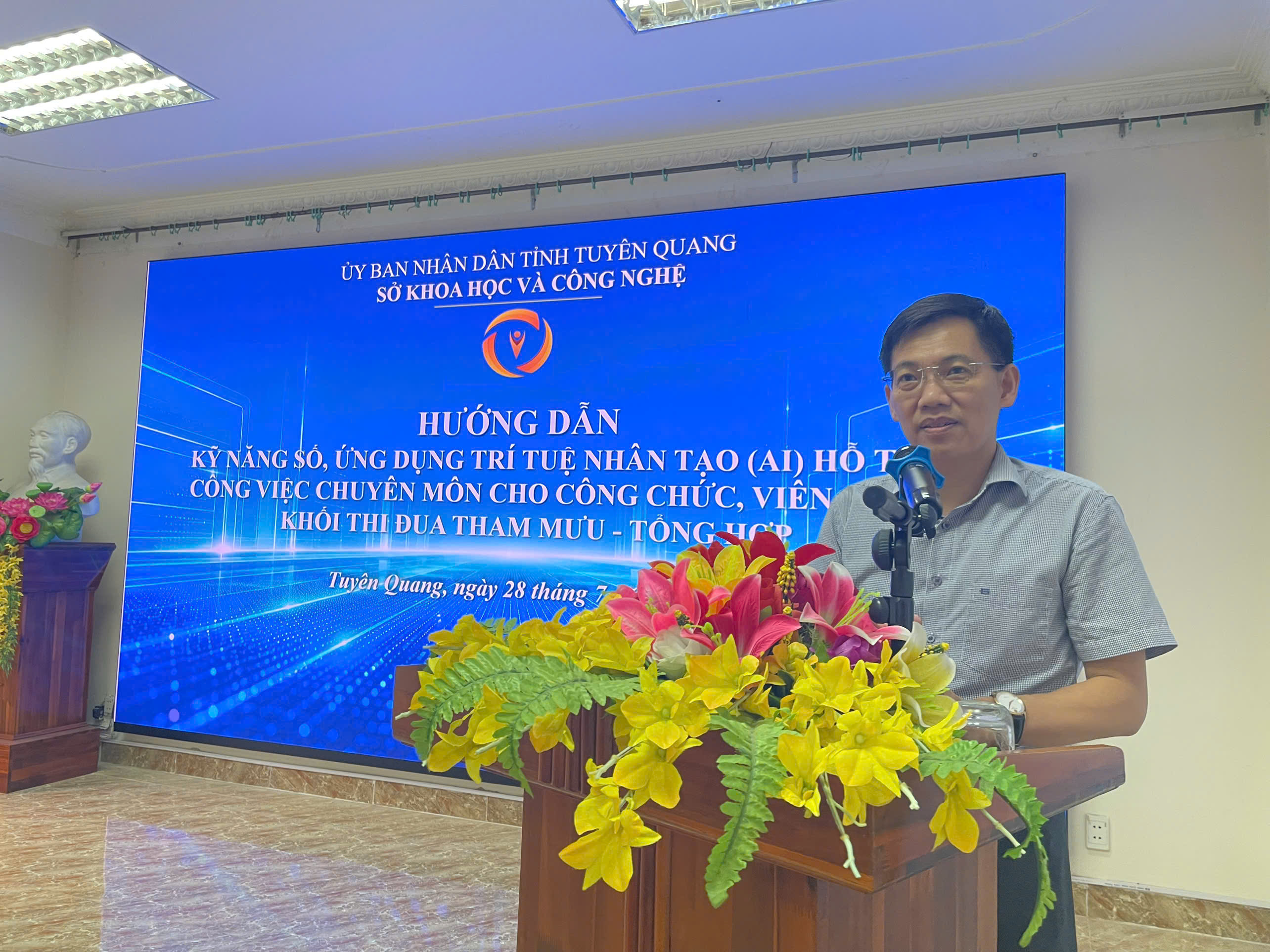 Tiếp tục hỗ trợ, hướng dẫn kỹ năng số, ứng dụng trí tuệ nhân tạo (AI) cho các cơ quan khối thi đua Tham mưu - Tổng hợp