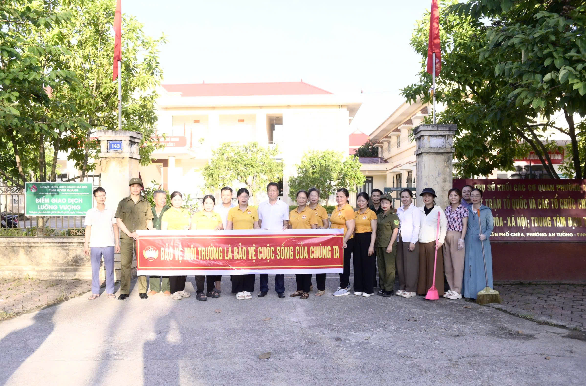 AN TƯỜNG RA QUÂN HƯỞNG ỨNG PHONG TRÀO THI ĐUA “TOÀN DÂN CHUNG TAY BẢO VỆ MÔI TRƯỜNG, VÌ MỘT VIỆT NAM XANH - SẠCH - ĐẸP”