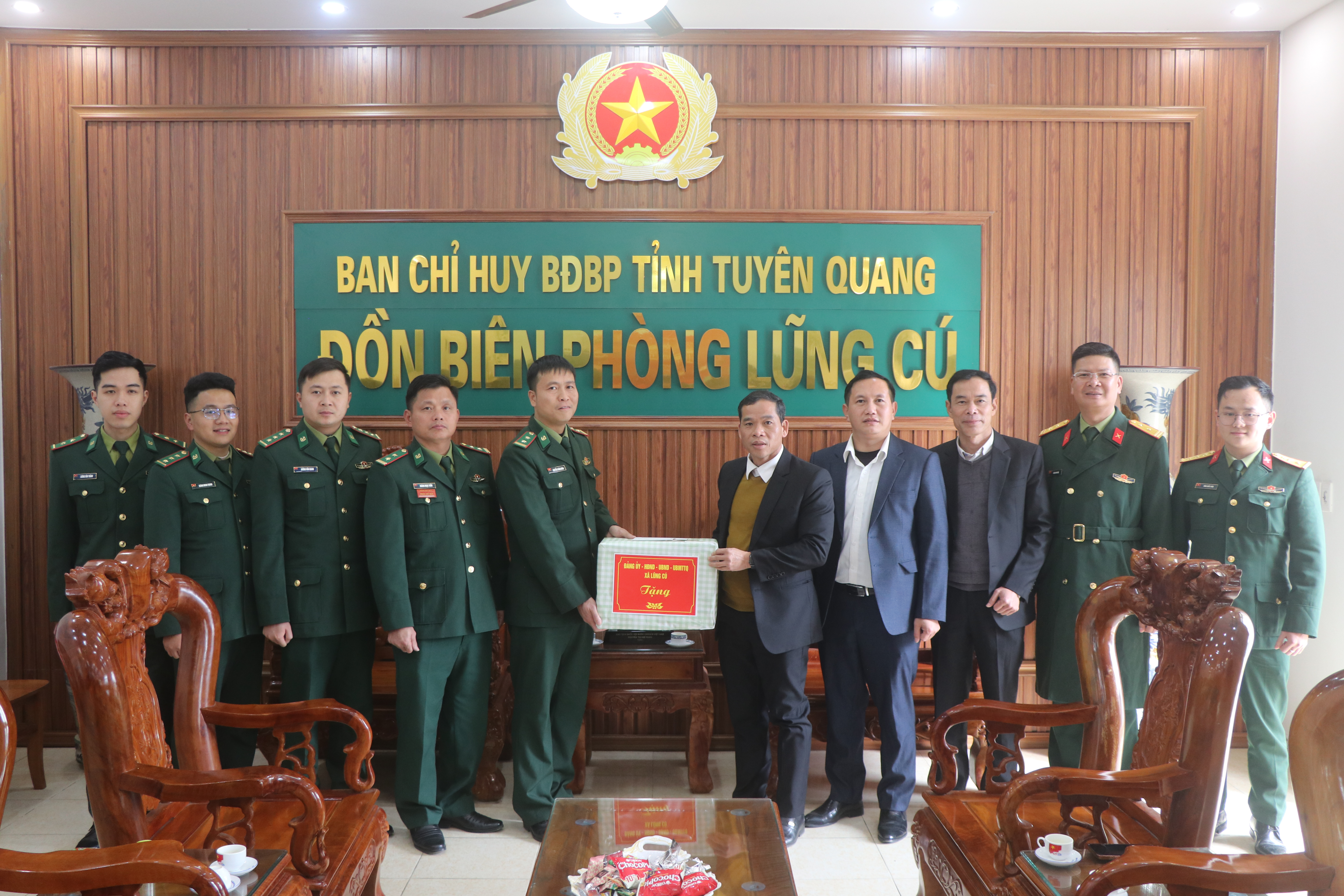 ĐỒNG CHÍ DƯƠNG NGỌC ĐỨC CHÚC TẾT ĐỒN BIÊN PHÒNG LŨNG CÚ