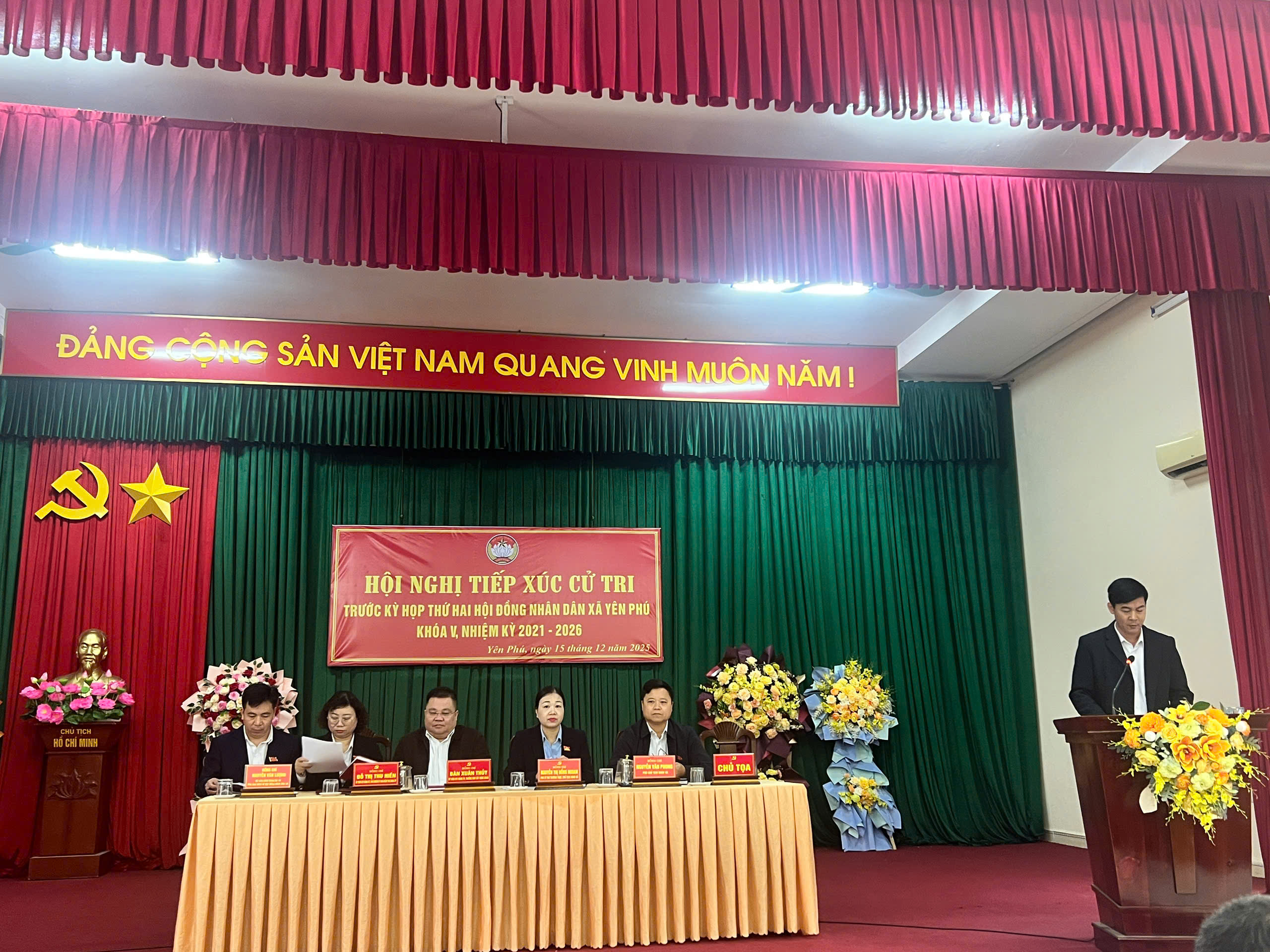 TIẾP XÚC CỬ TRI TRƯỚC KỲ HỌP THỨ HAI