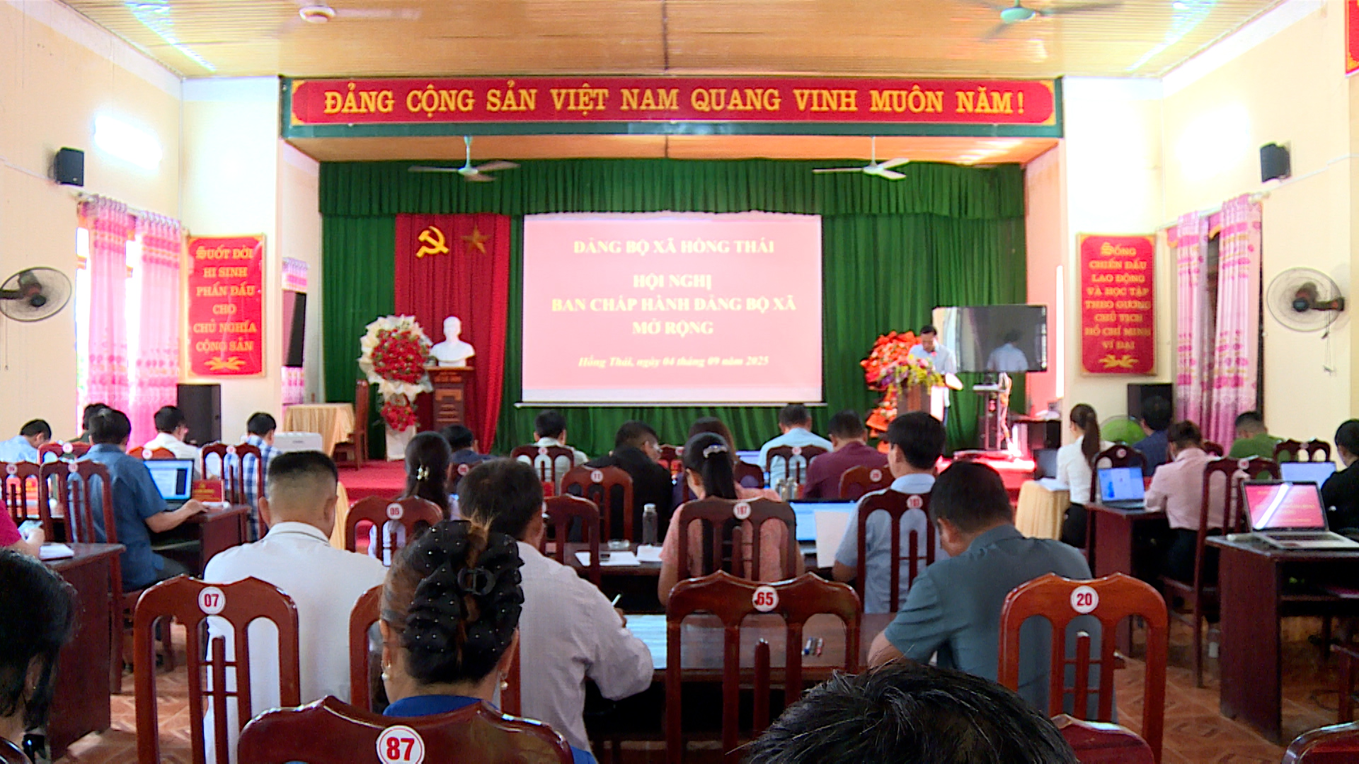 Hội nghị Ban Chấp hành Đảng bộ xã Hồng Thái (mở rộng)