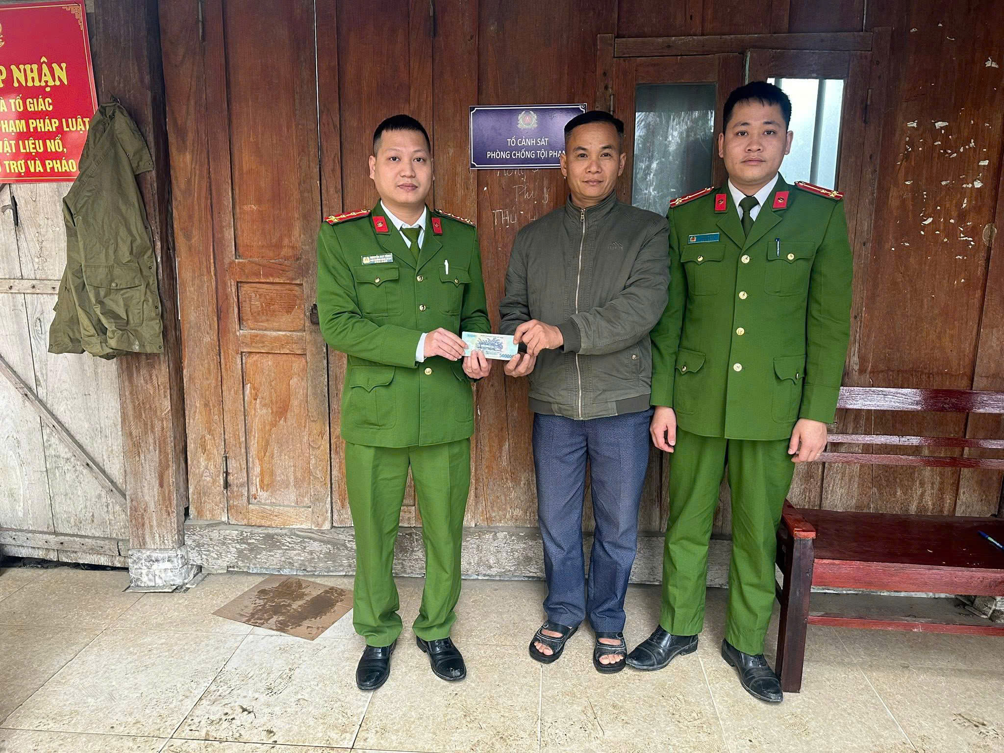 TỪ NHỮNG BỨC THƯ CẢM ƠN GỬI LỰC LƯỢNG CÔNG AN XÃ – LAN TỎA HÌNH ẢNH NGƯỜI CHIẾN SĨ VÌ NHÂN DÂN PHỤC VỤ