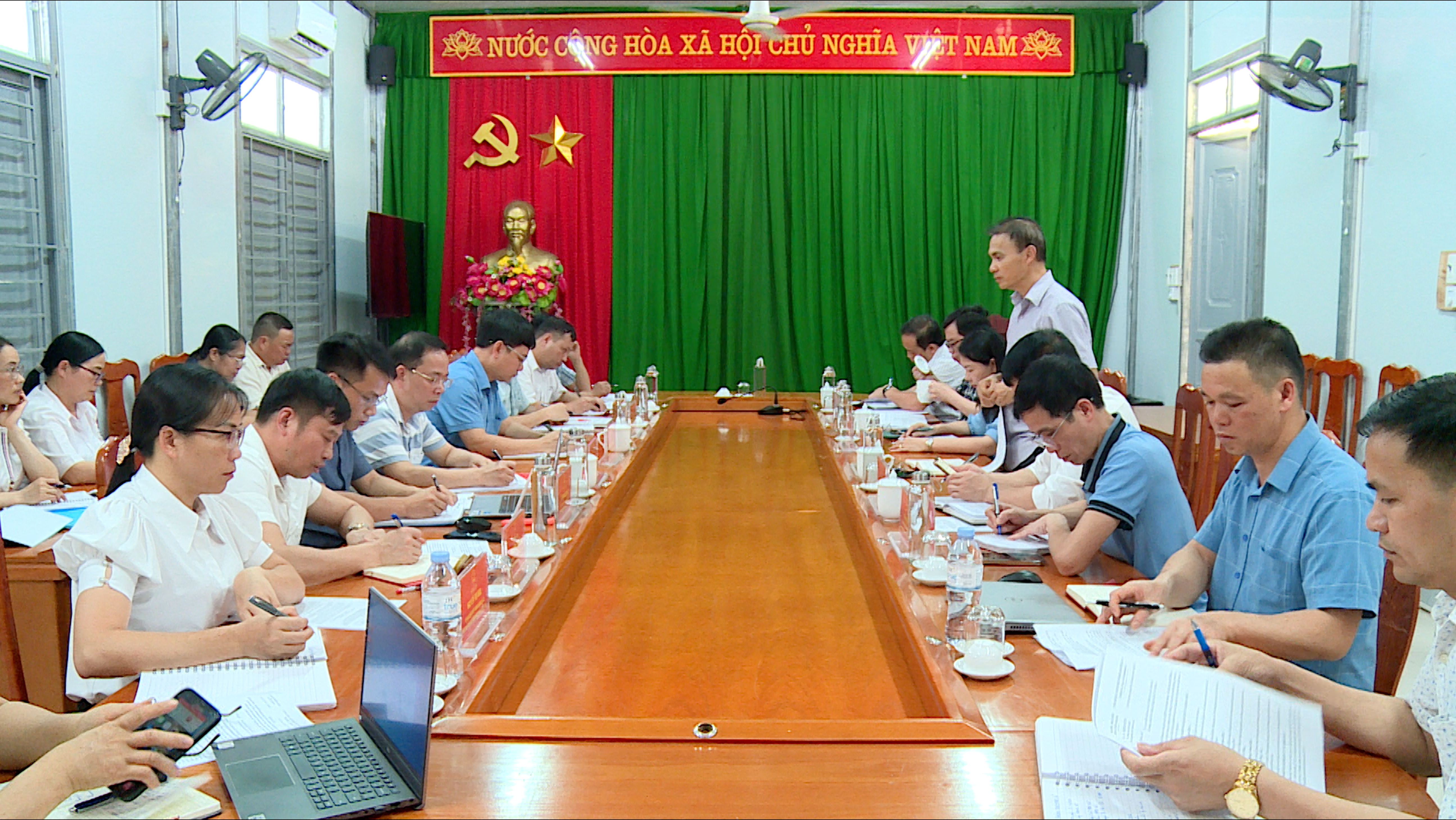 Đoàn công tác Ban Kinh tế - Ngân sách Hội đồng nhân dân tỉnh giám sát, khảo sát trực tiếp tại xã Yên Hoa