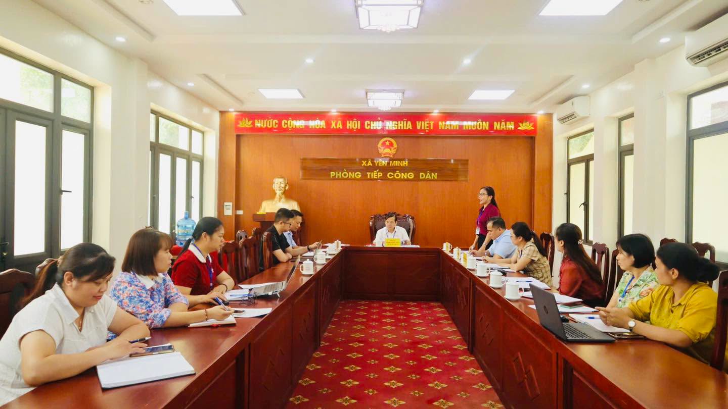 ĐOÀN CÔNG TÁC SỞ NỘI VỤ TỈNH KIỂM TRA, HƯỚNG DẪN CÔNG TÁC VĂN THƯ, LƯU TRỮ TẠI XÃ YÊN MINH